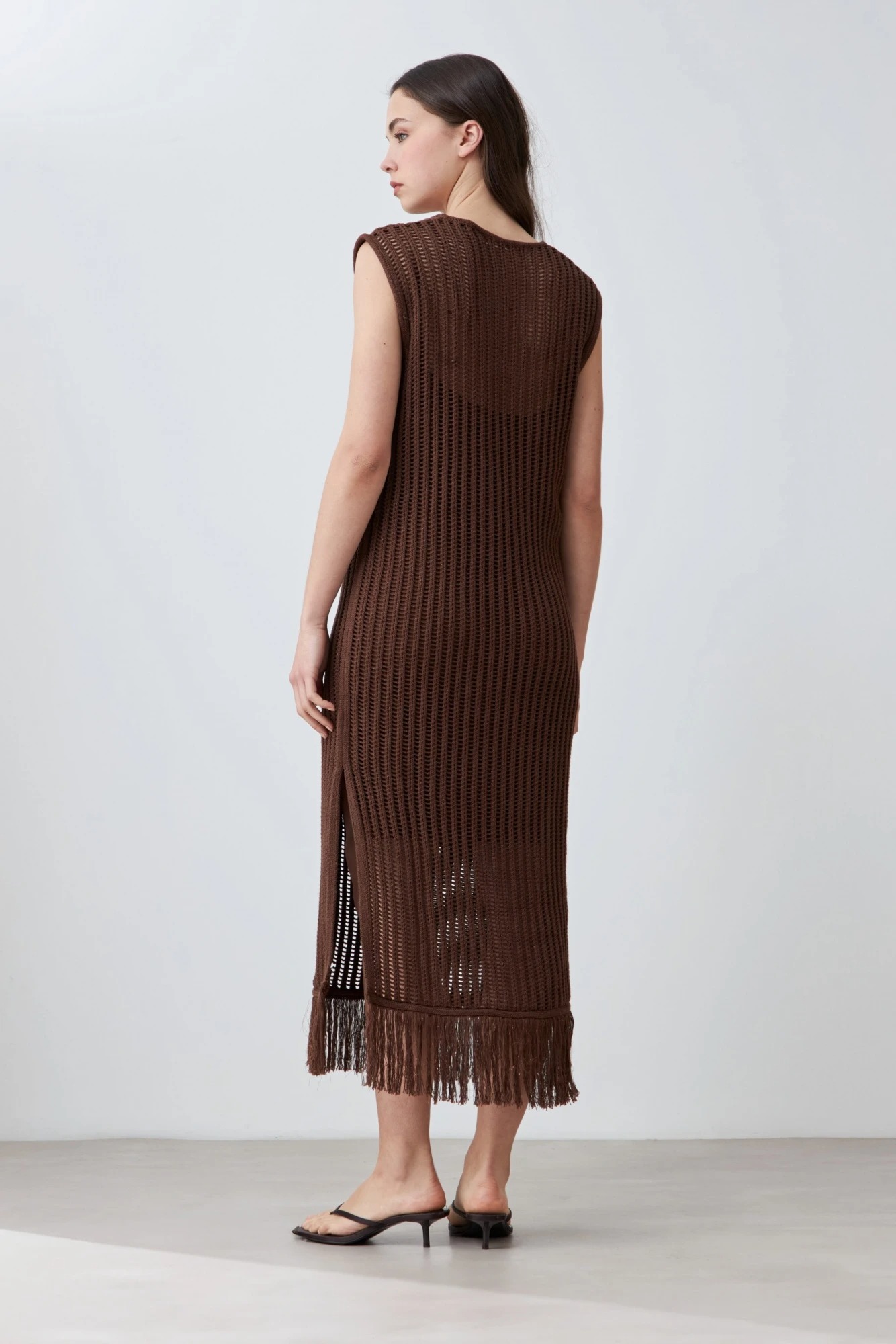 Vestido calado con flecos - chocolate 2