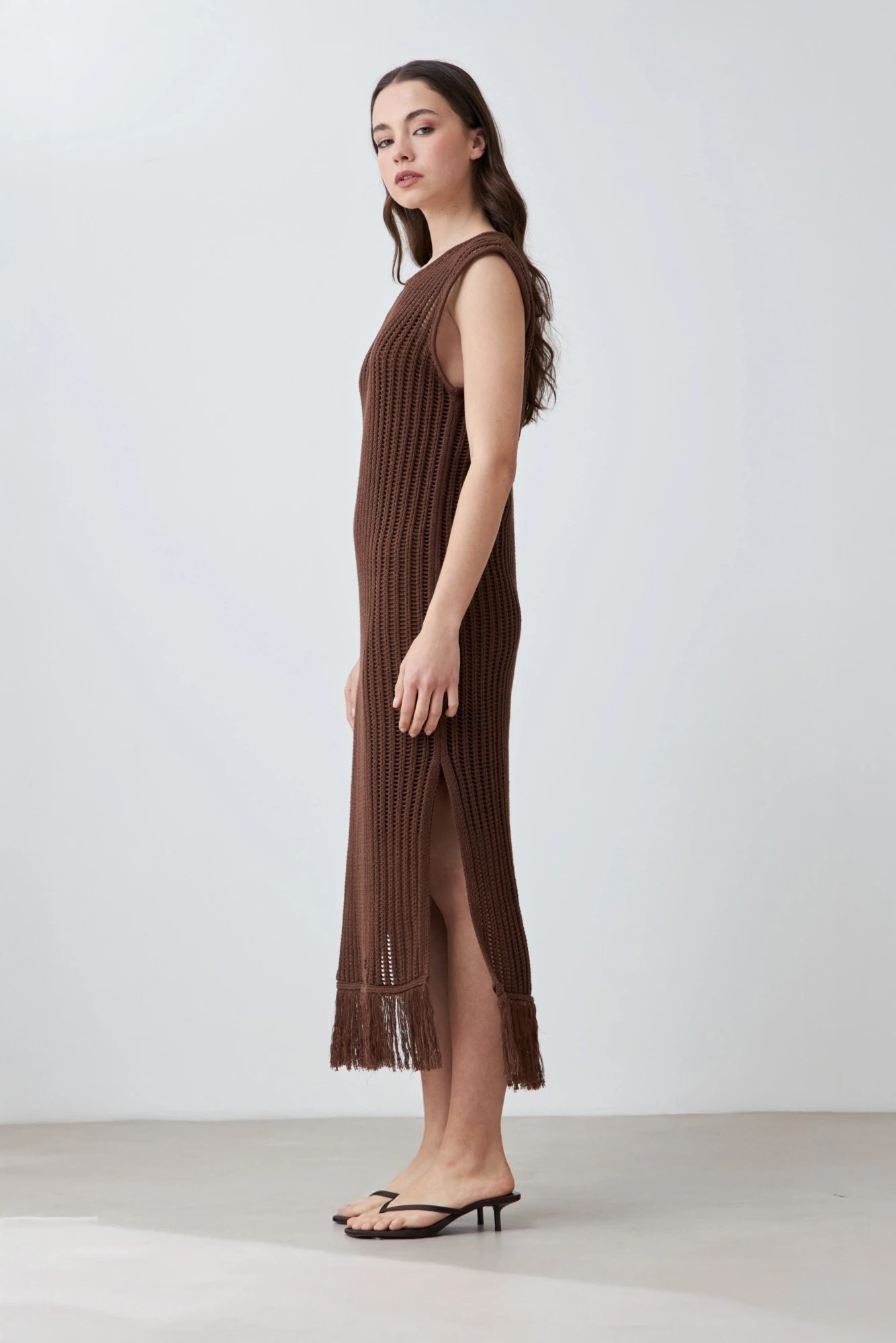 Vestido calado con flecos - chocolate 3