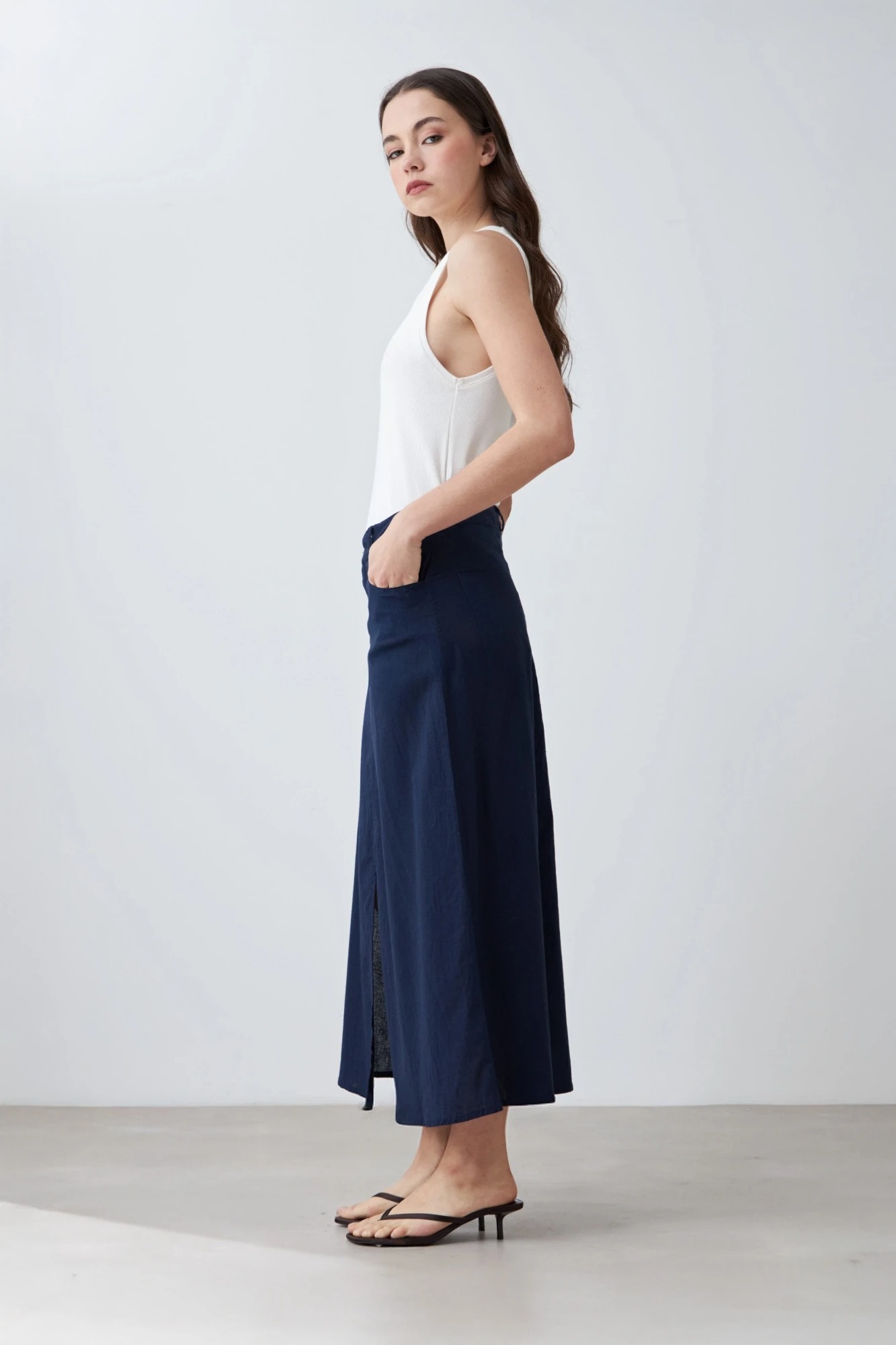 Falda midi con tajo - azul marino 4