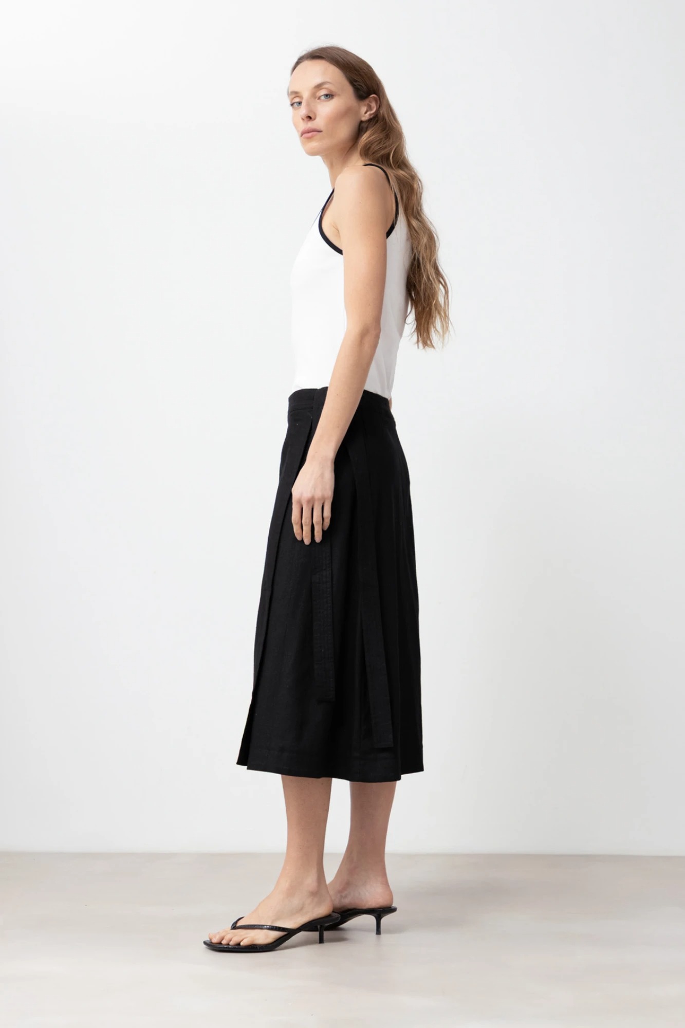 Falda cruzada de lino - negro 5