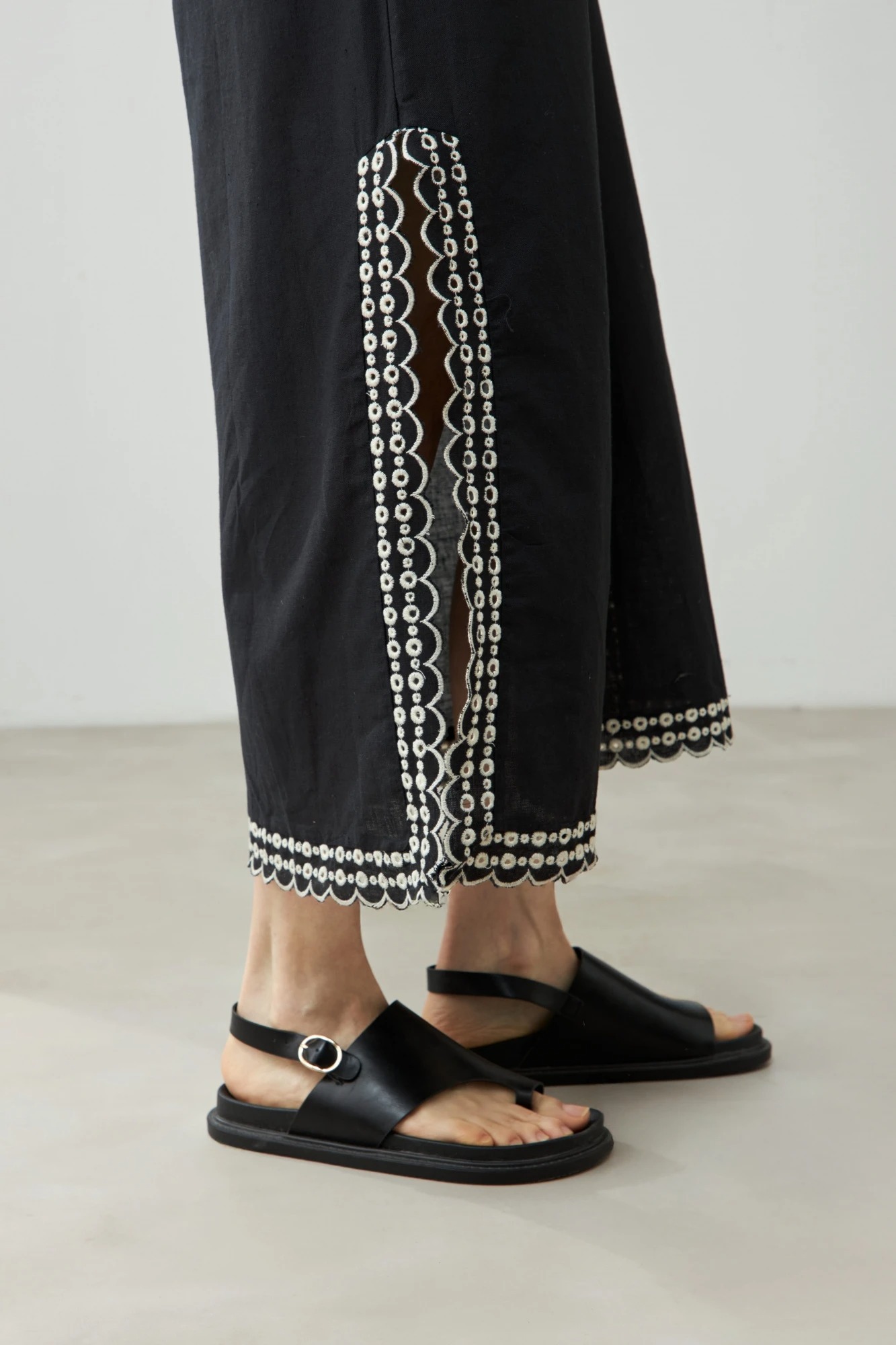 Túnica larga con bordados - negro 3