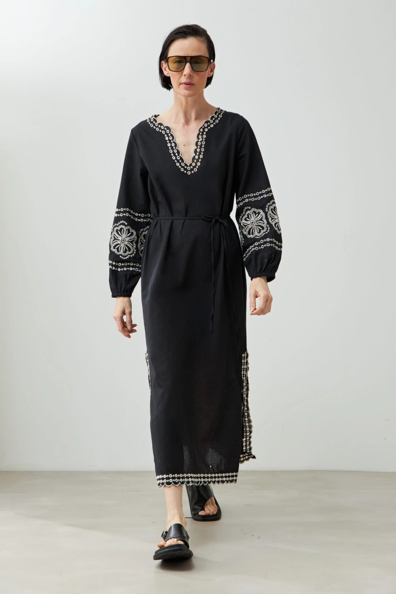 Túnica larga con bordados - negro 6