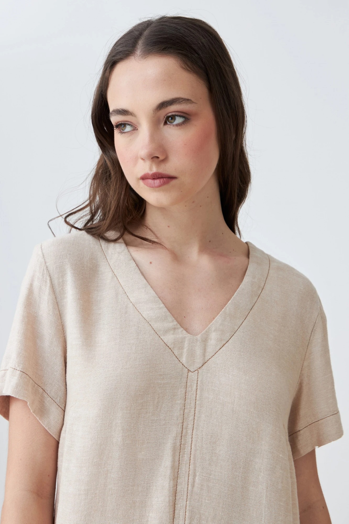 Vestido de lino con pespuntes en contraste - beige melange 5