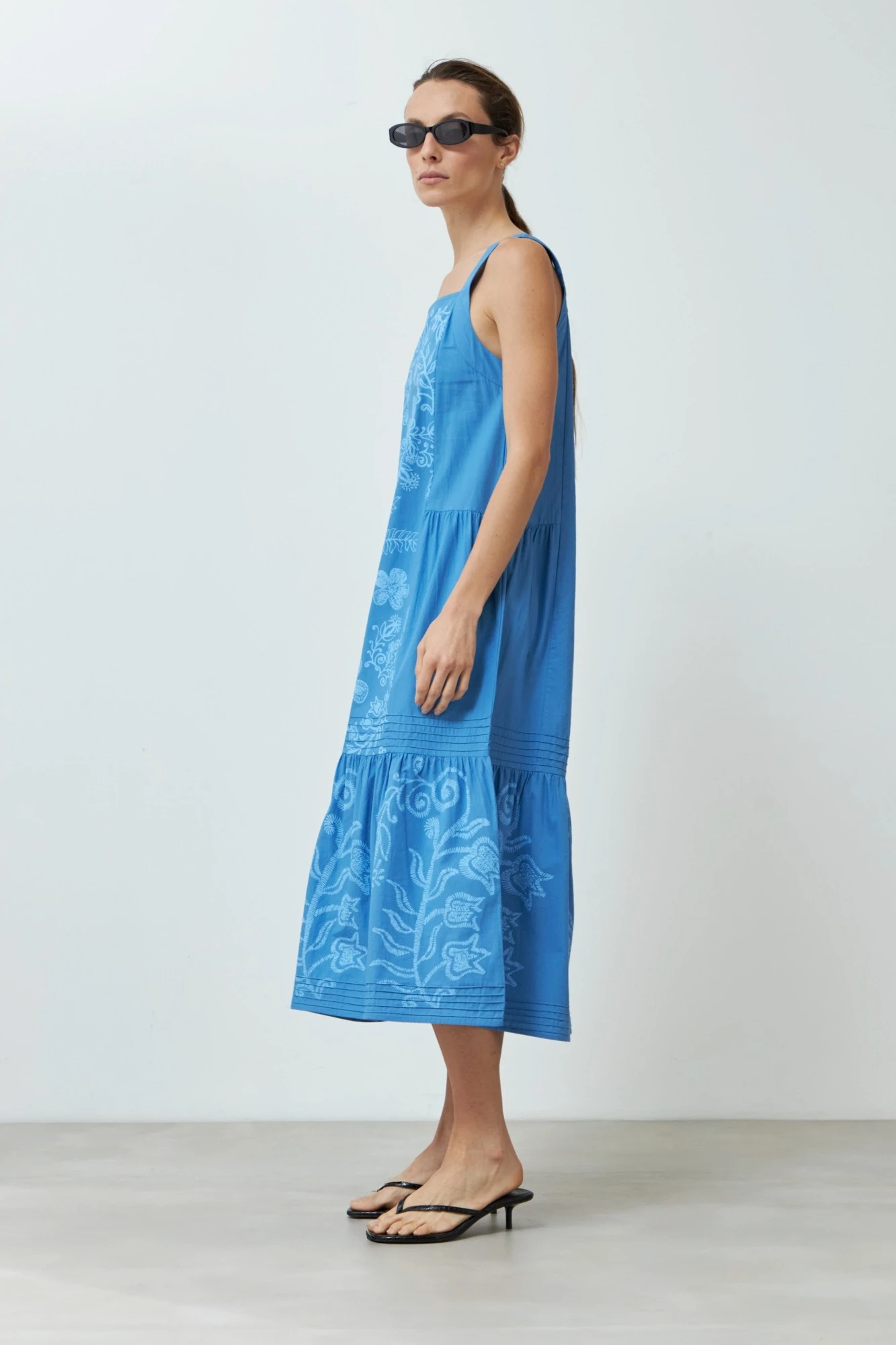 Maxi vestido con estampa floral localizada - azul regata 1