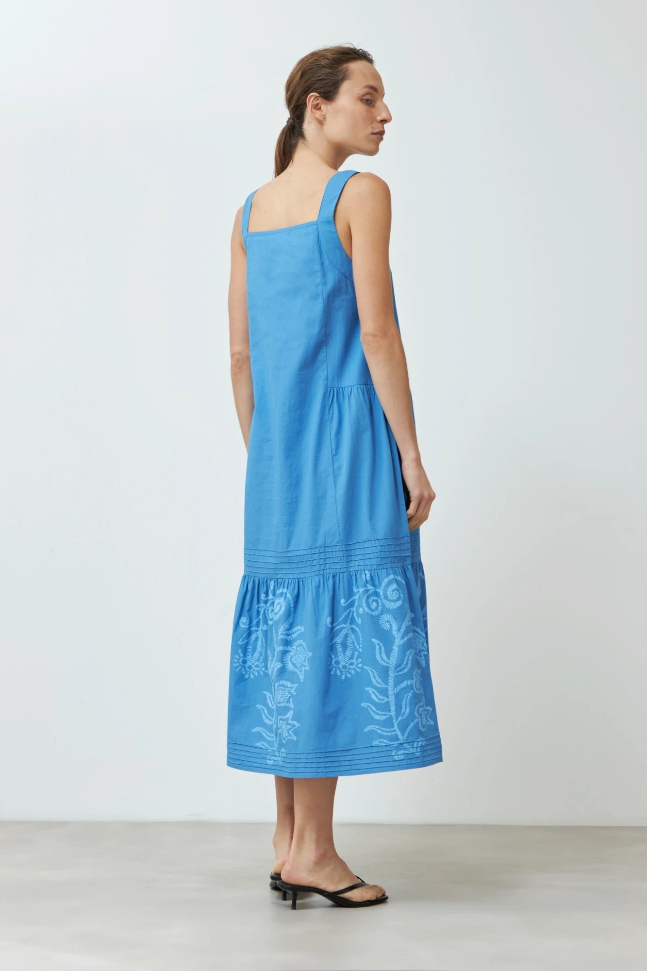 Maxi vestido con estampa floral localizada - azul regata 3