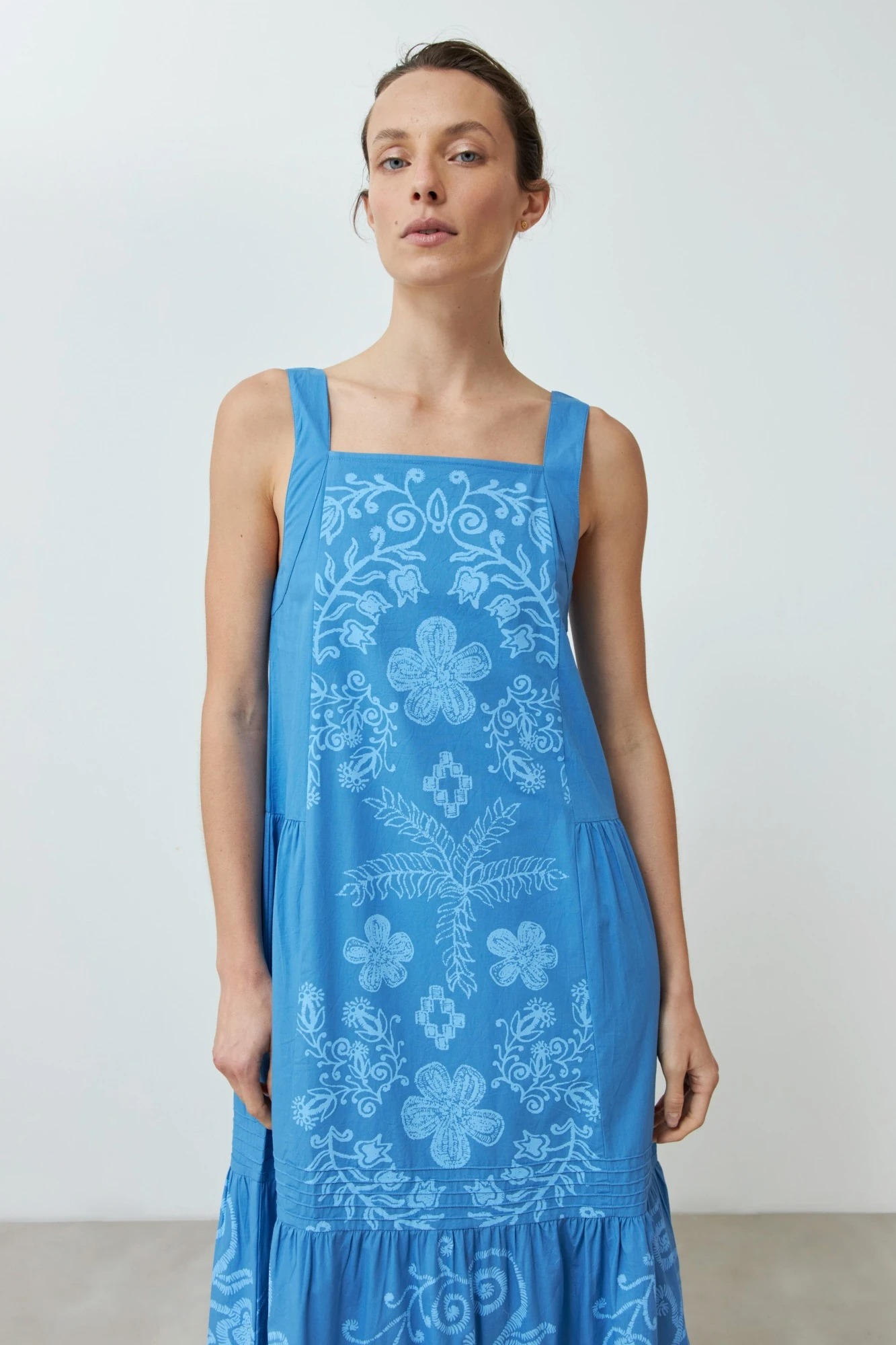 Maxi vestido con estampa floral localizada - azul regata 4