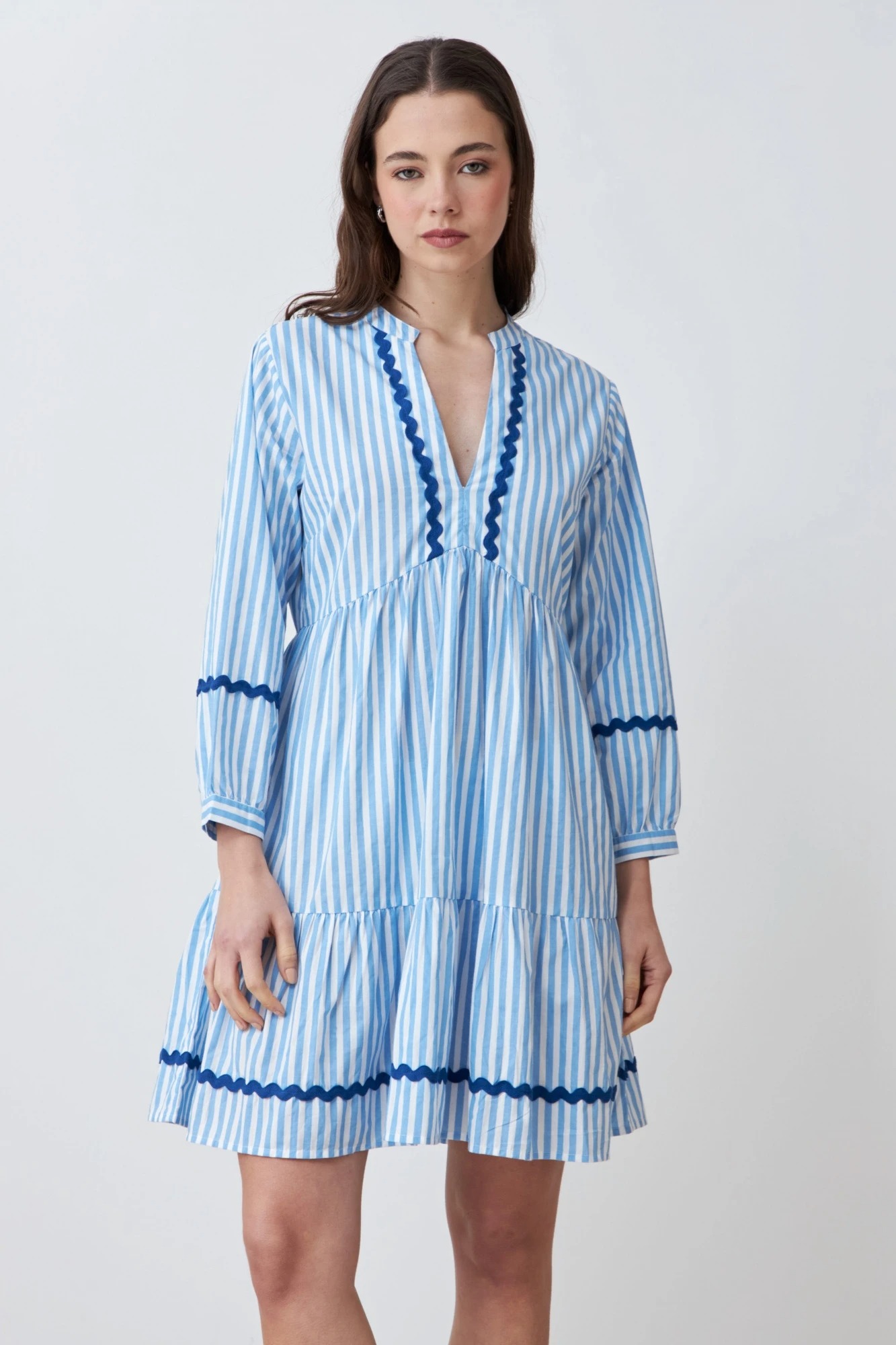 Vestido midi rayado con cinta aplicada - celeste 2