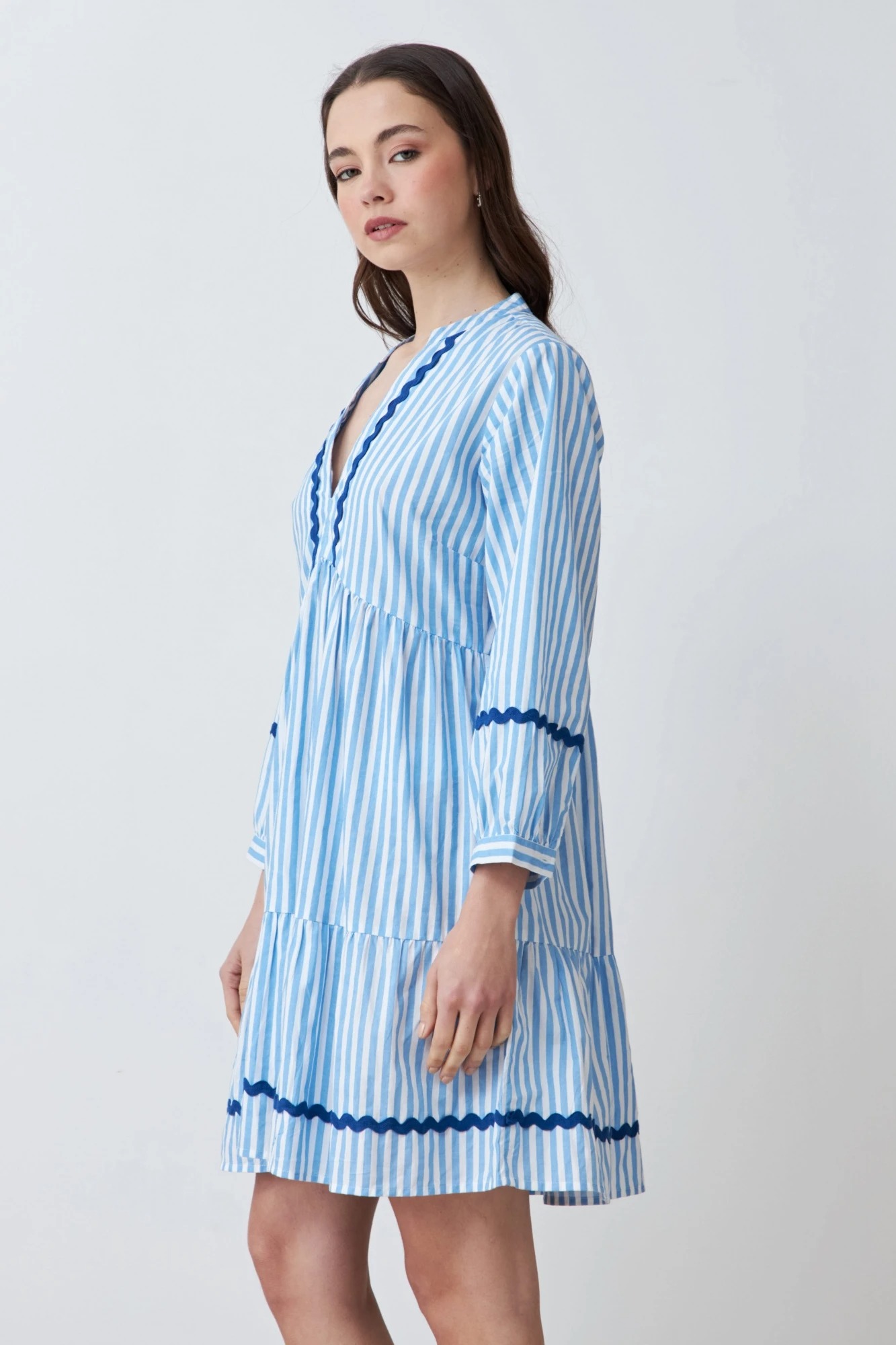 Vestido midi rayado con cinta aplicada - celeste 4