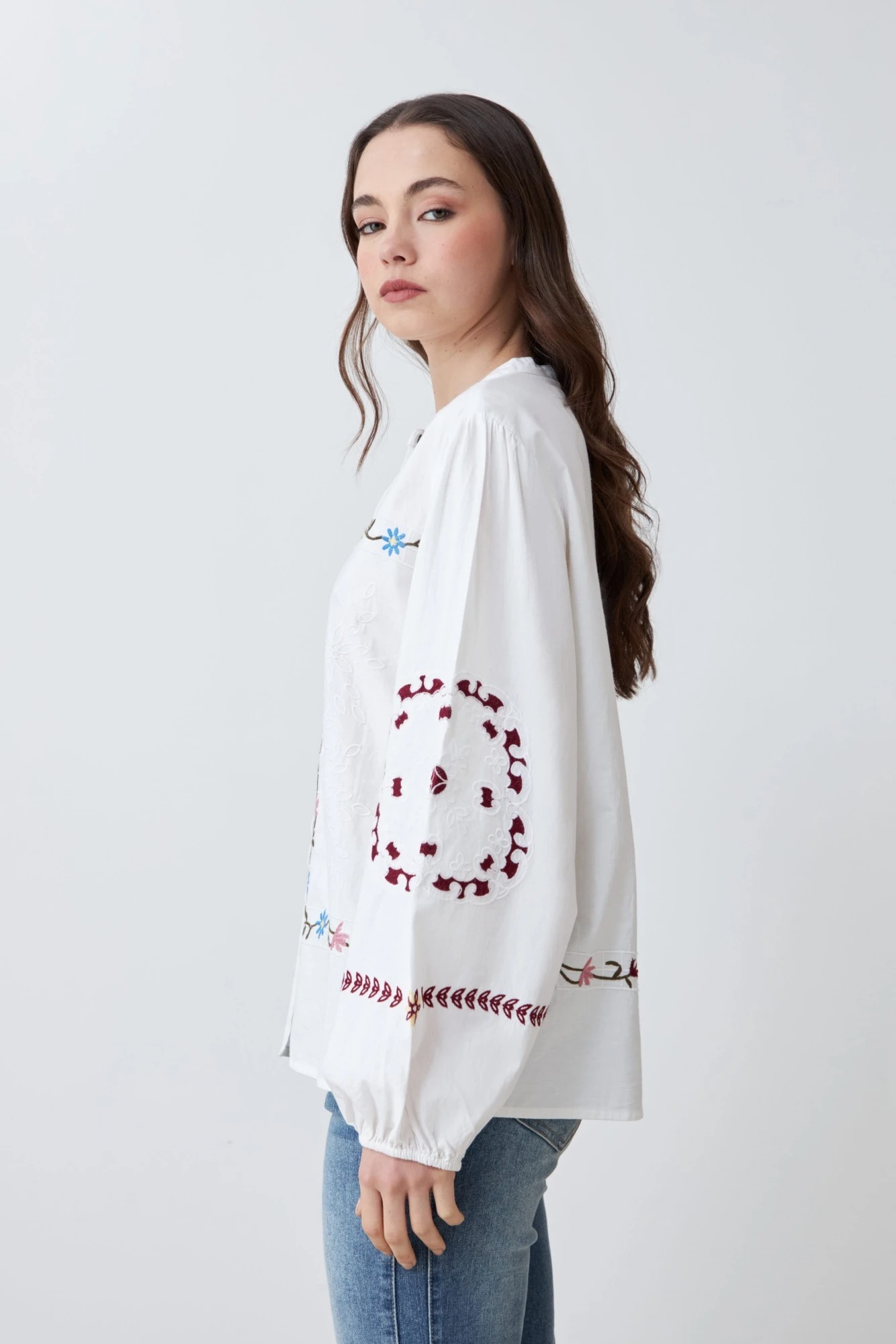 Camisa romántica con bordados florales - blanco 2