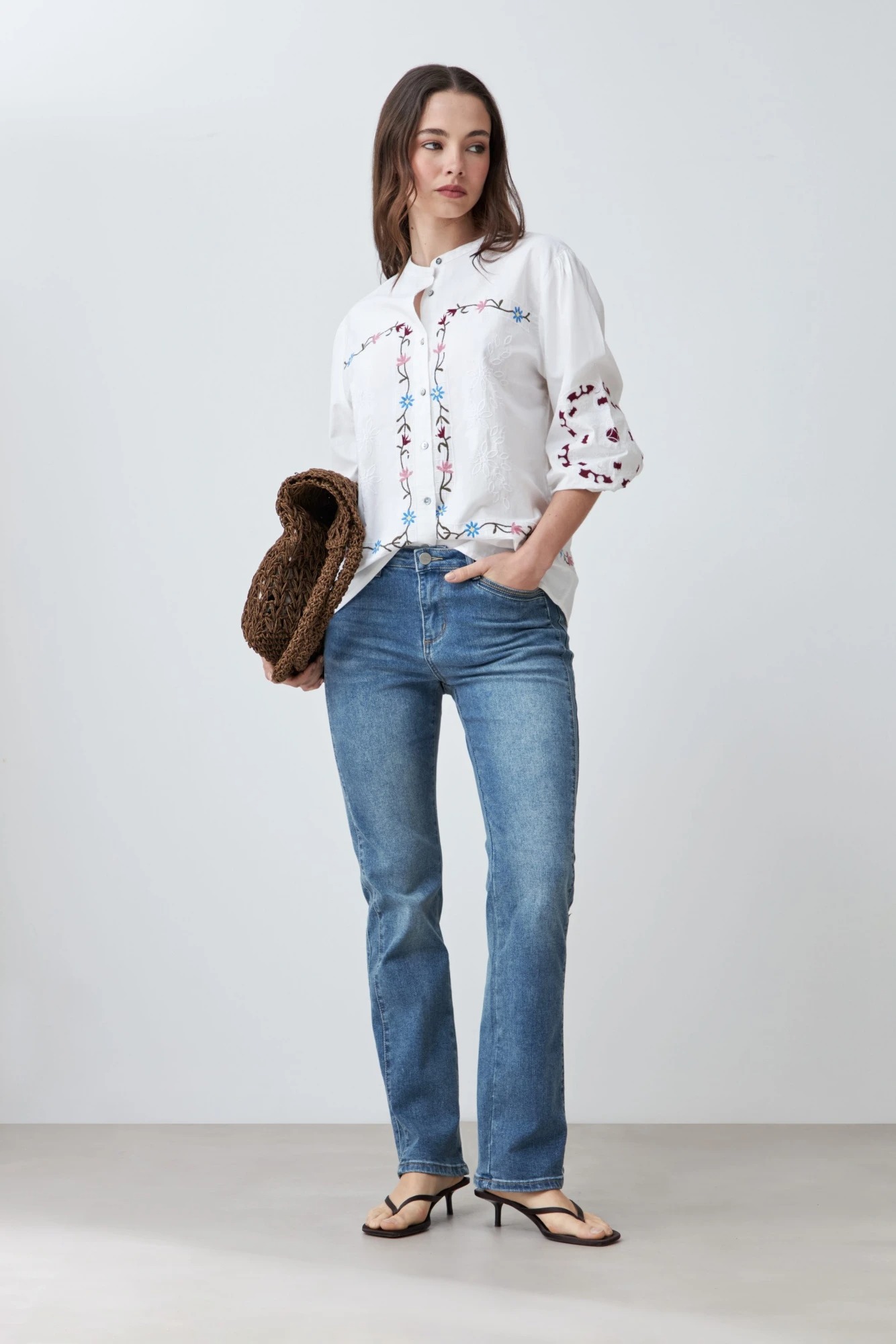 Camisa romántica con bordados florales - blanco 1
