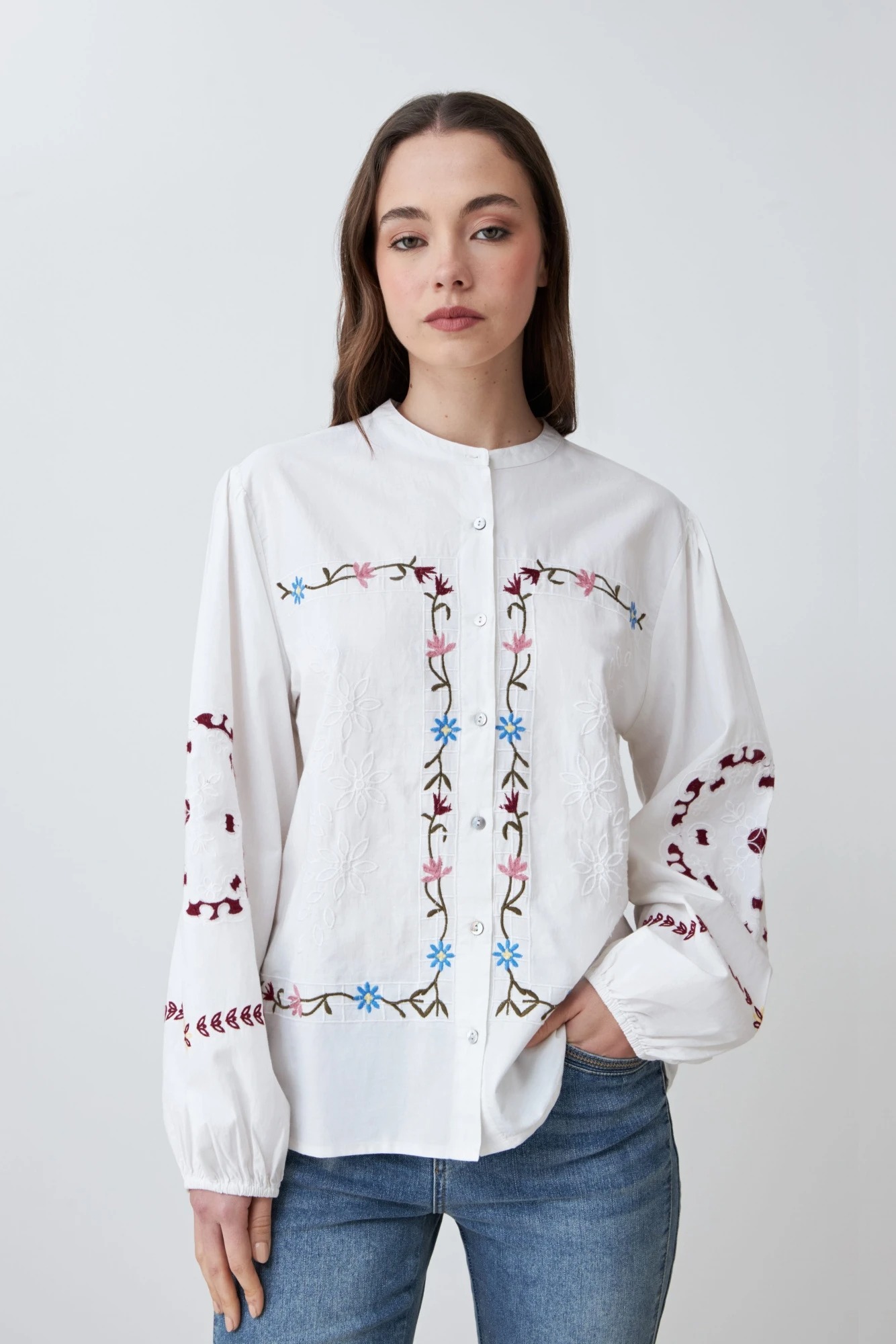 Camisa romántica con bordados florales - blanco 5