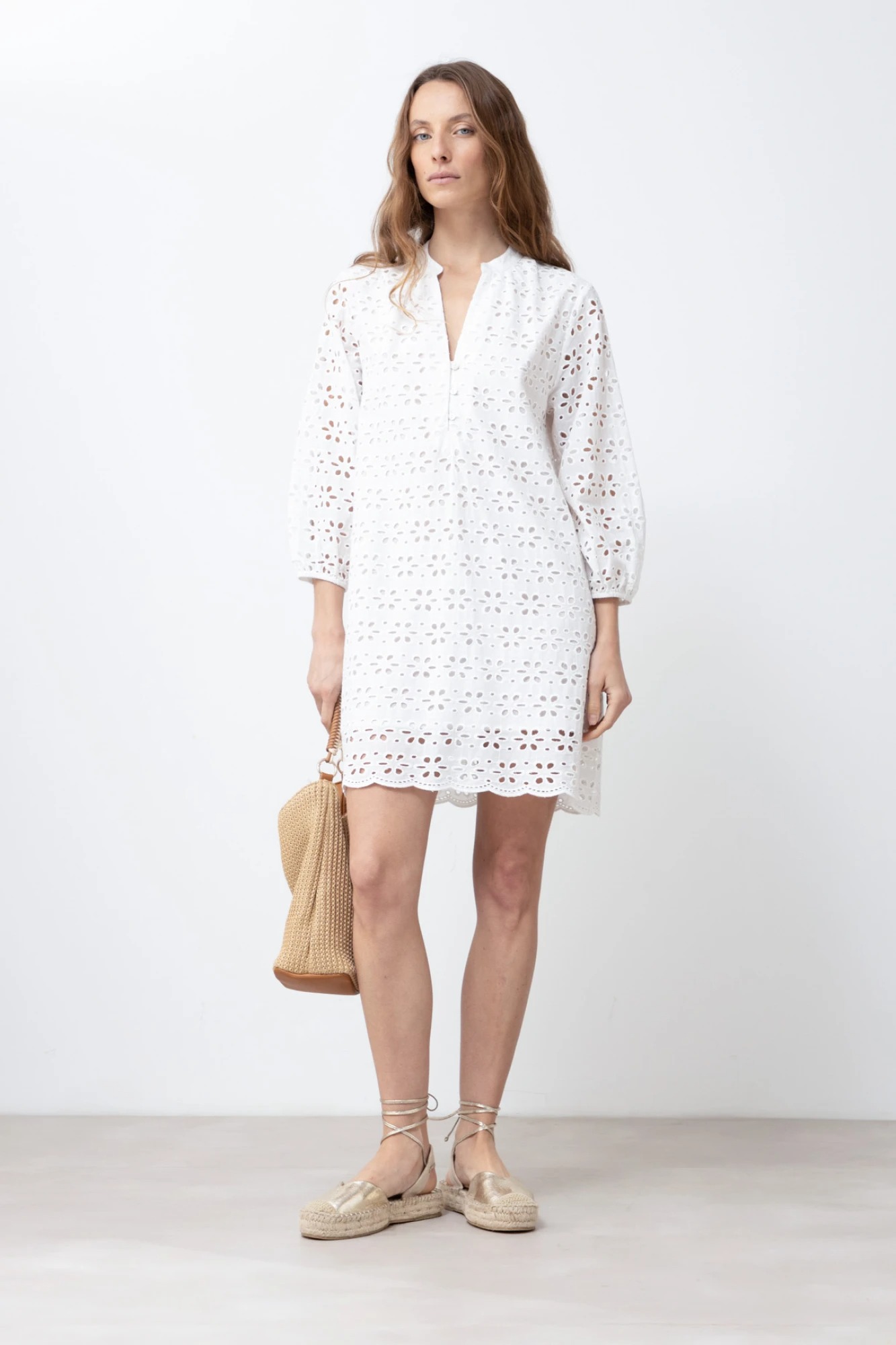 Vestido broderie cuello mao - blanco 1