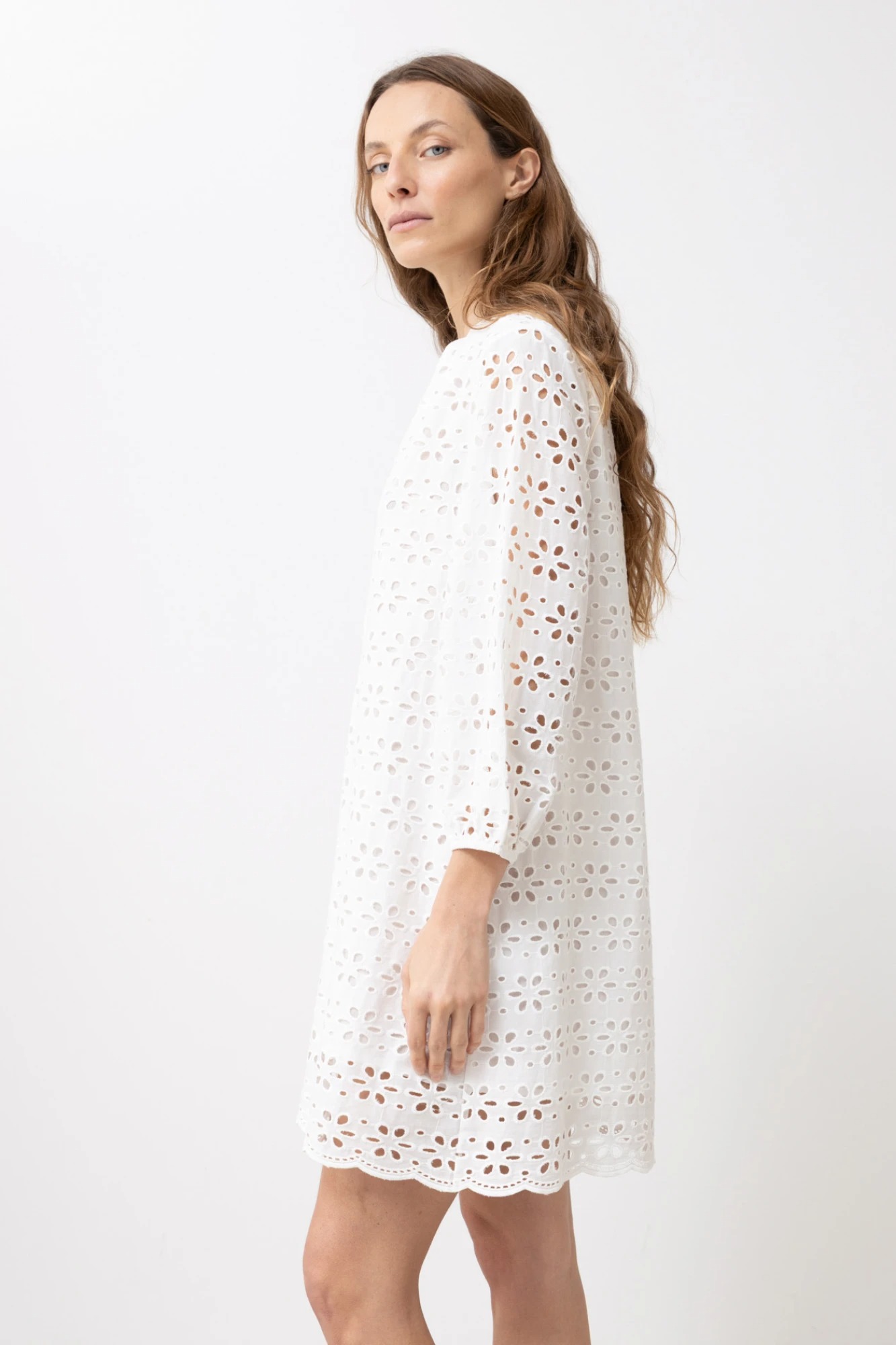 Vestido broderie cuello mao - blanco 4