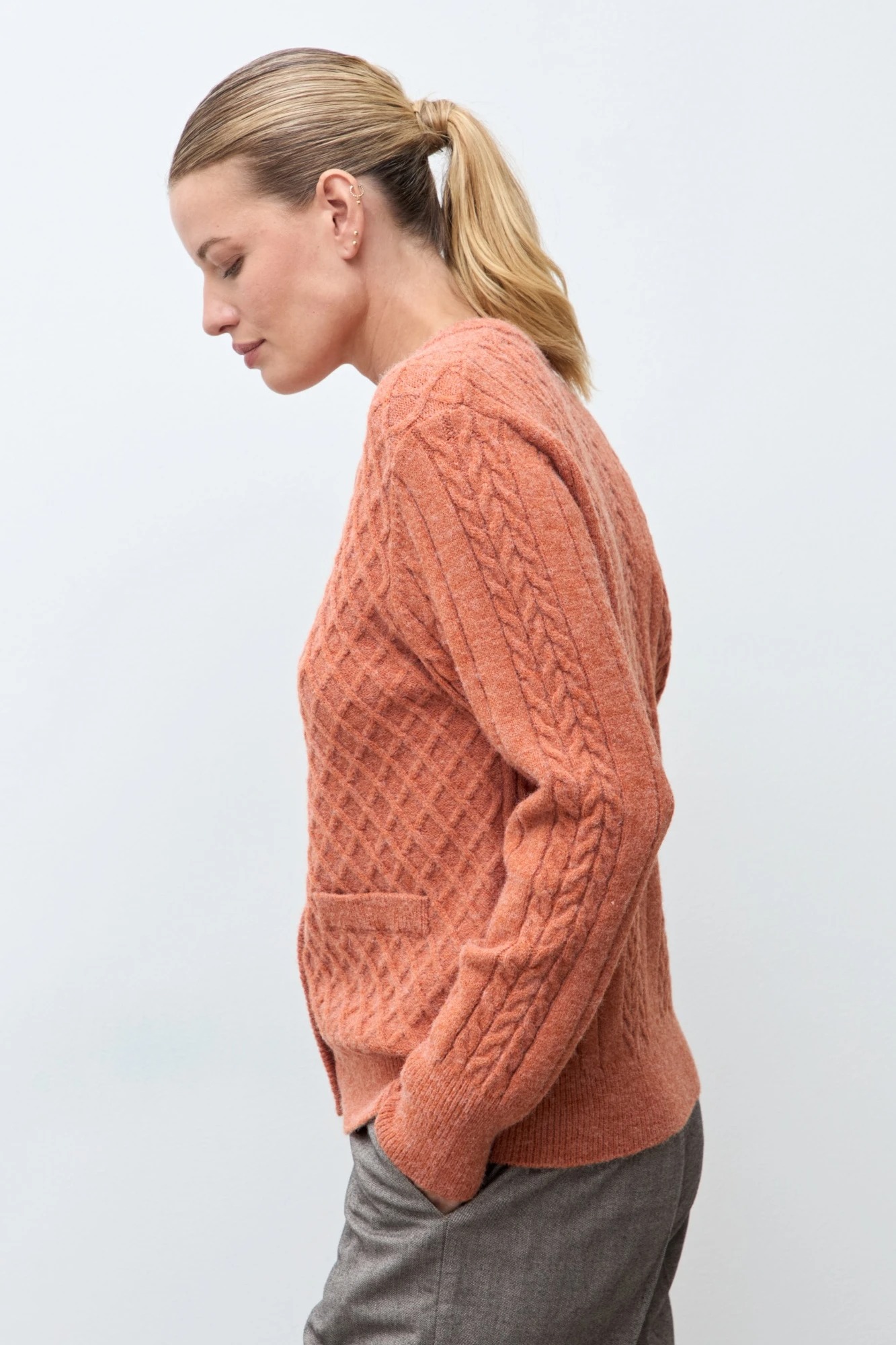 Cardigan con estructuras rombos - lacre 4