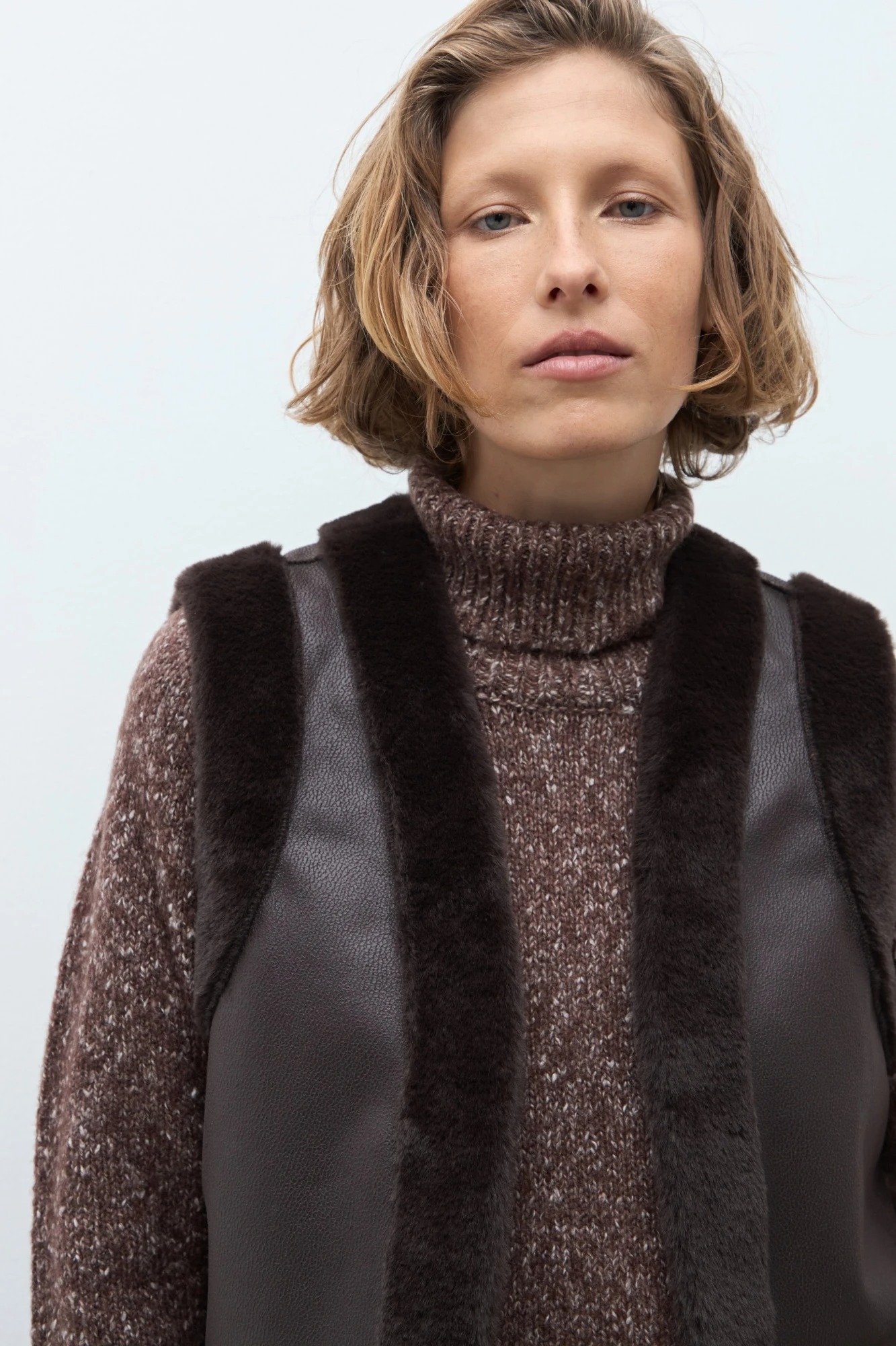 Chaleco con piel reversible - chocolate 3