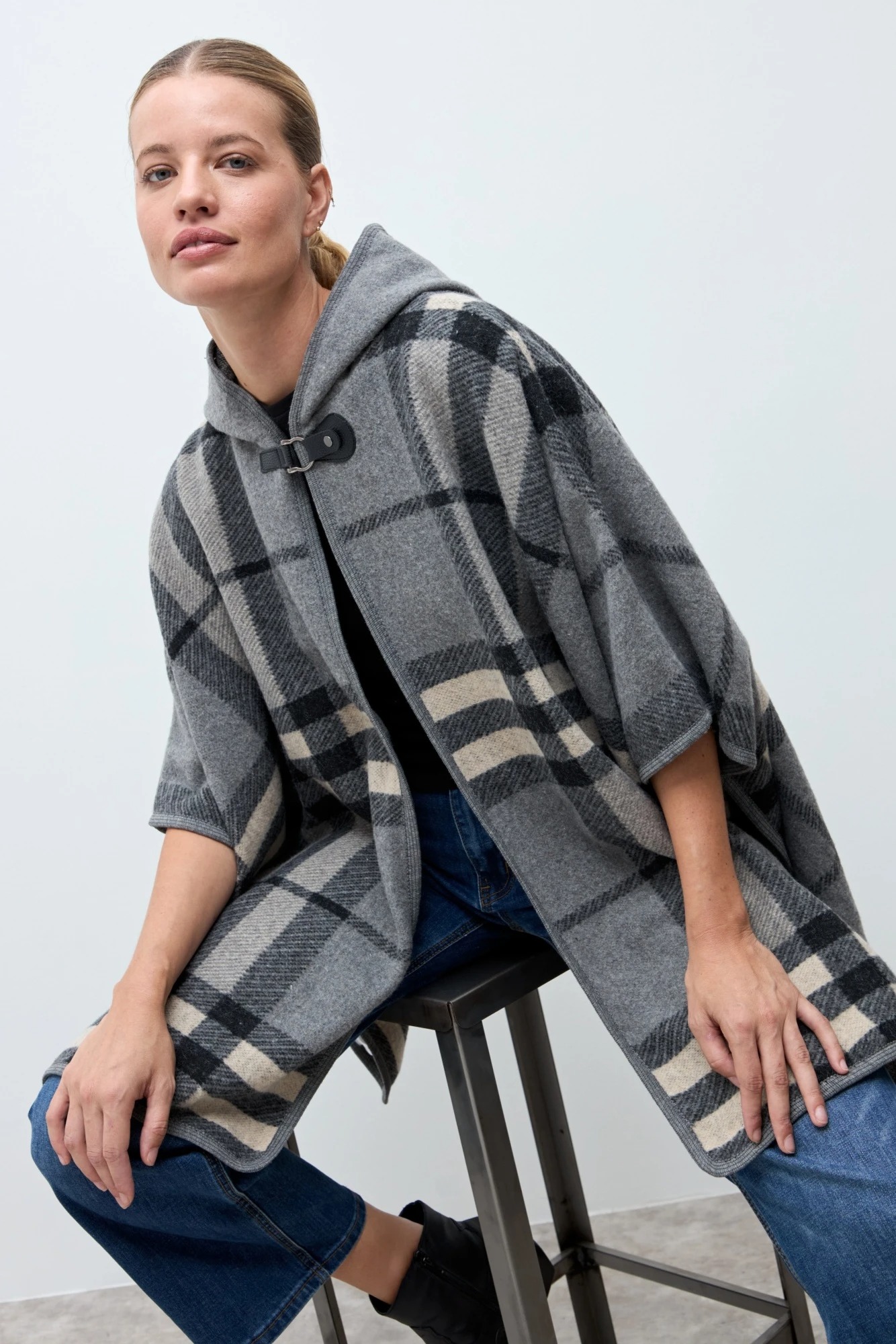 Capa cuadros con capucha - gris 1