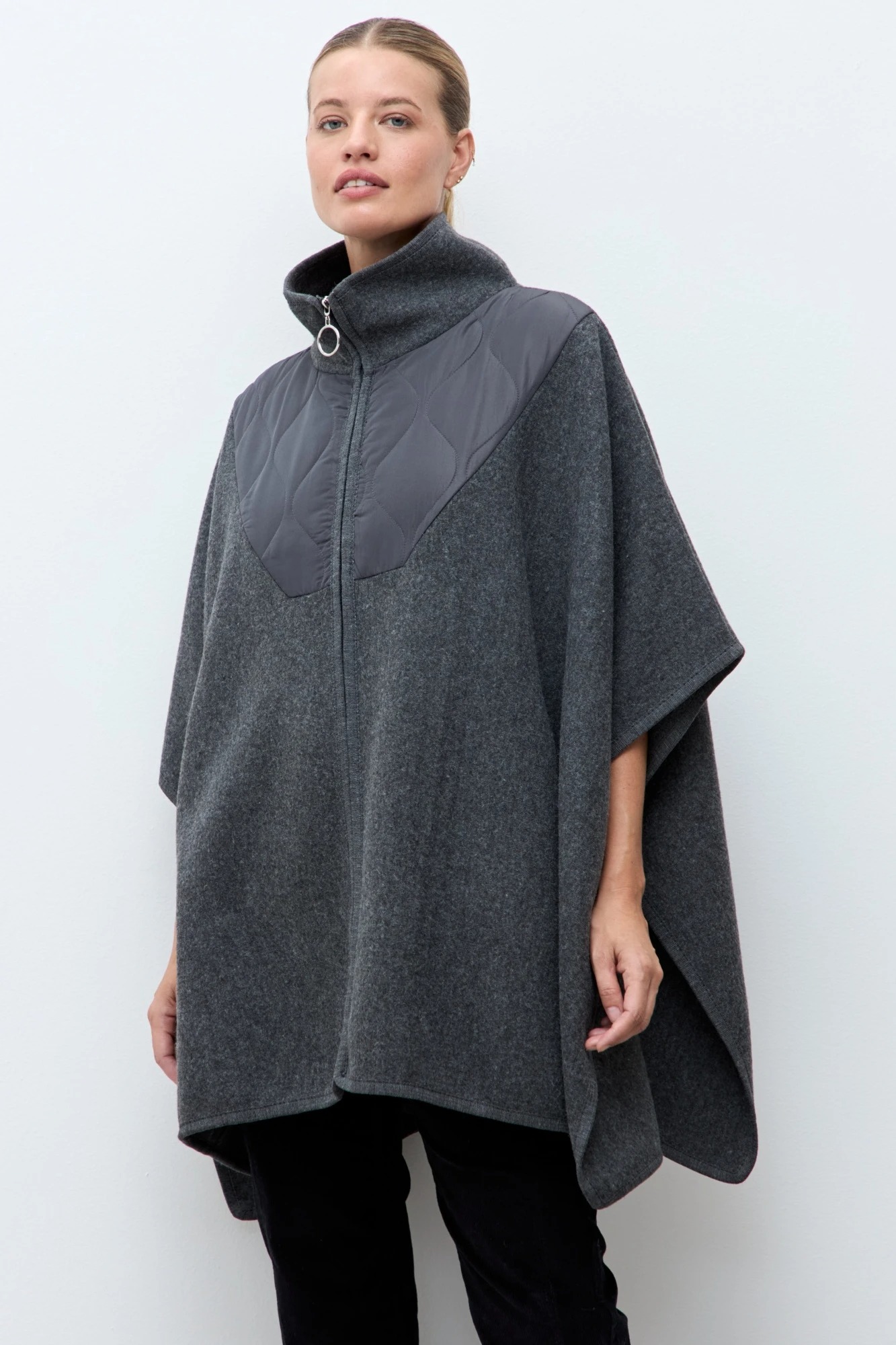 Capa con detalle capitoneado - gris melange 2