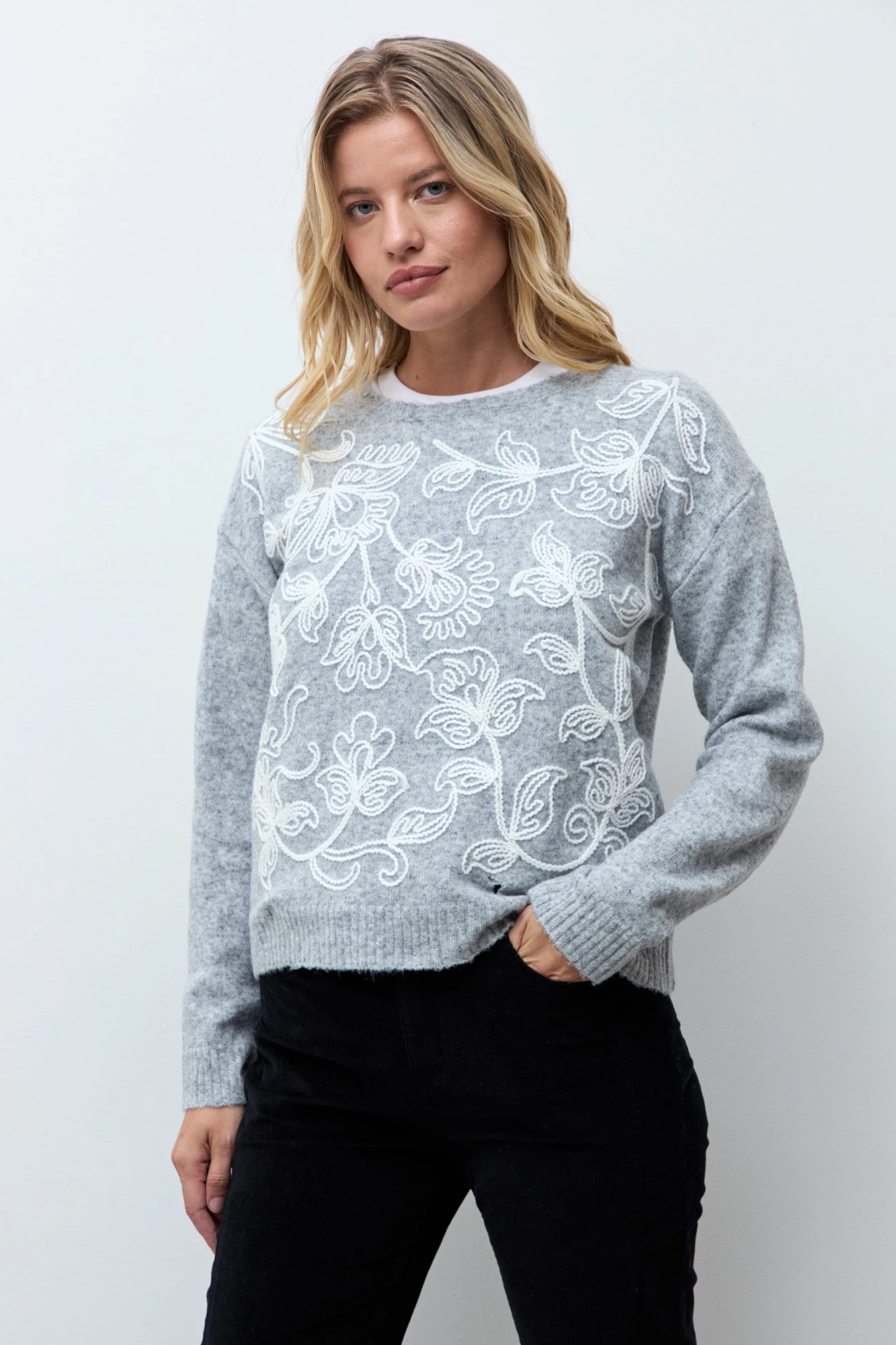 Sweater bordado floral - gris melange 5