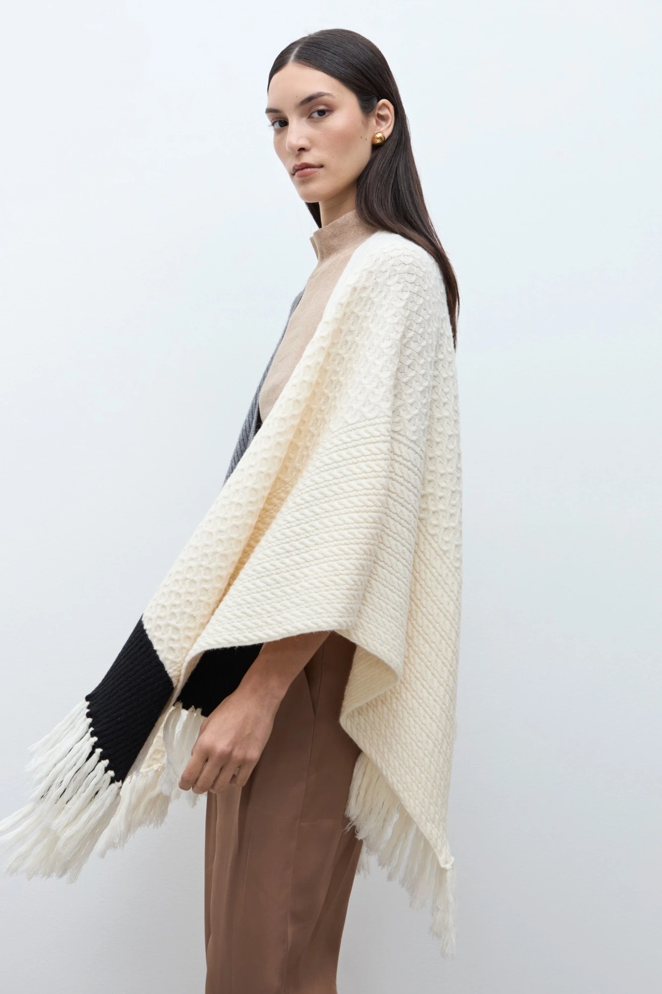 Ruana color block con flecos - crudo 2
