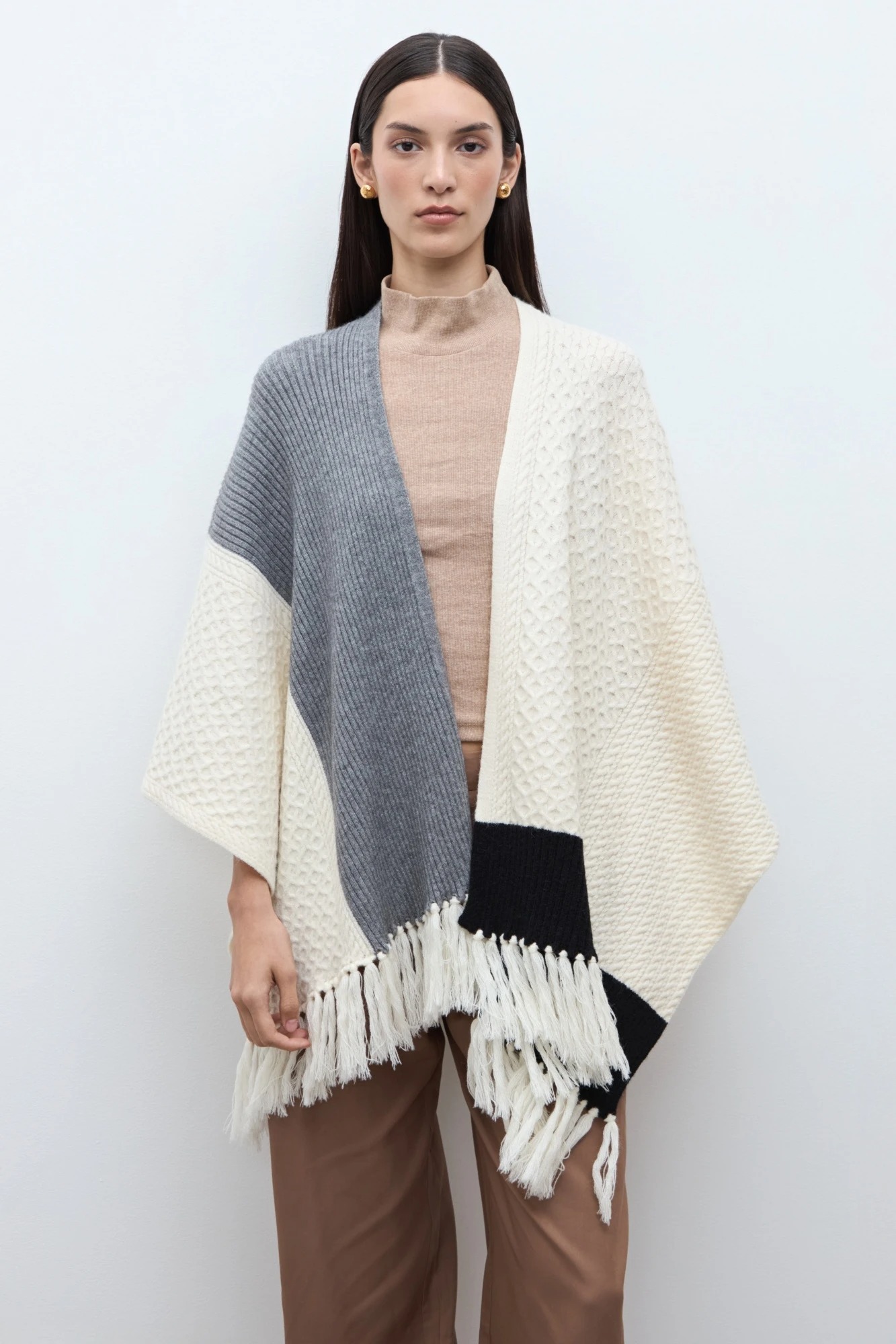 Ruana color block con flecos - crudo 3