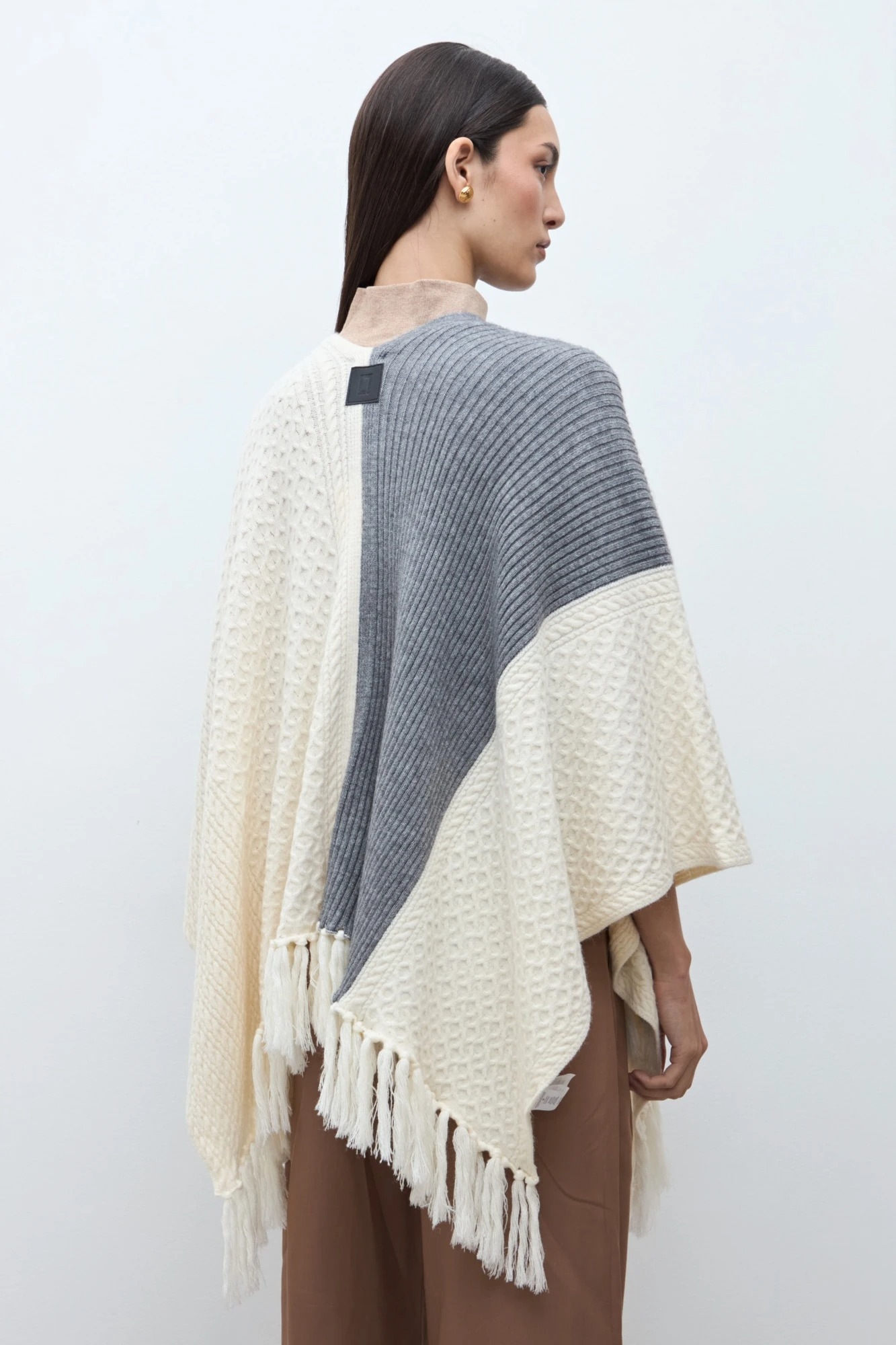 Ruana color block con flecos - crudo 4