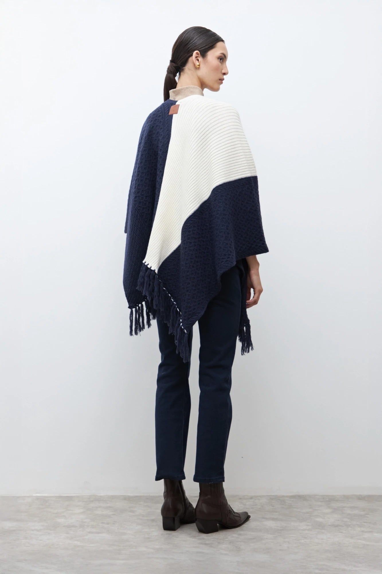 Ruana color block con flecos - azul marino 4