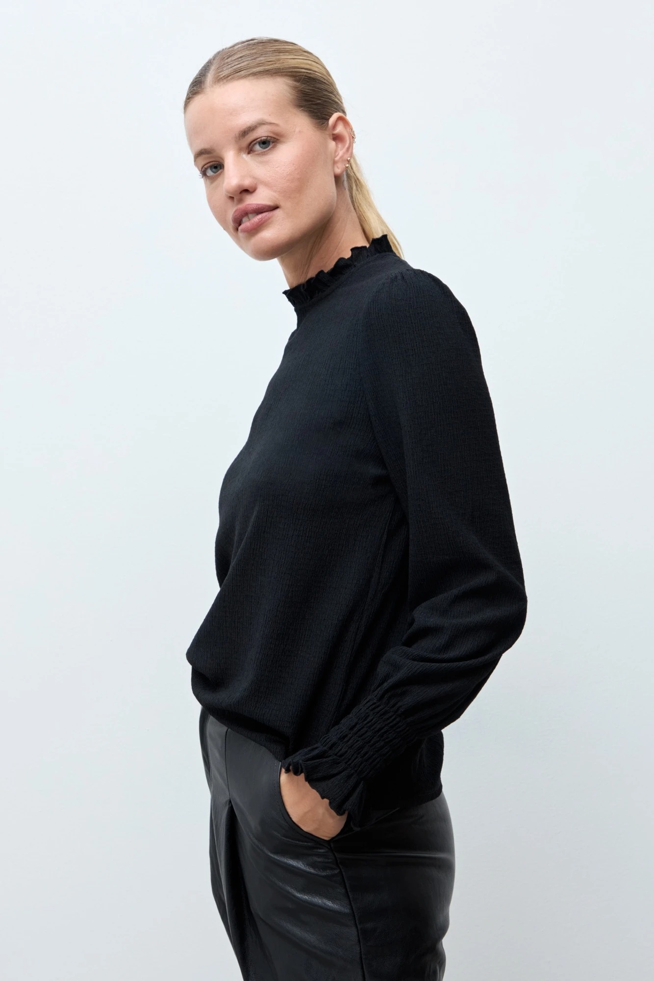 Blusa romántica puño punto smock - negro 3