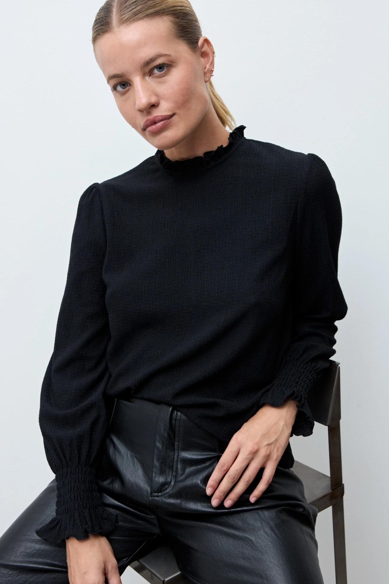 Blusa romántica puño punto smock - negro 1