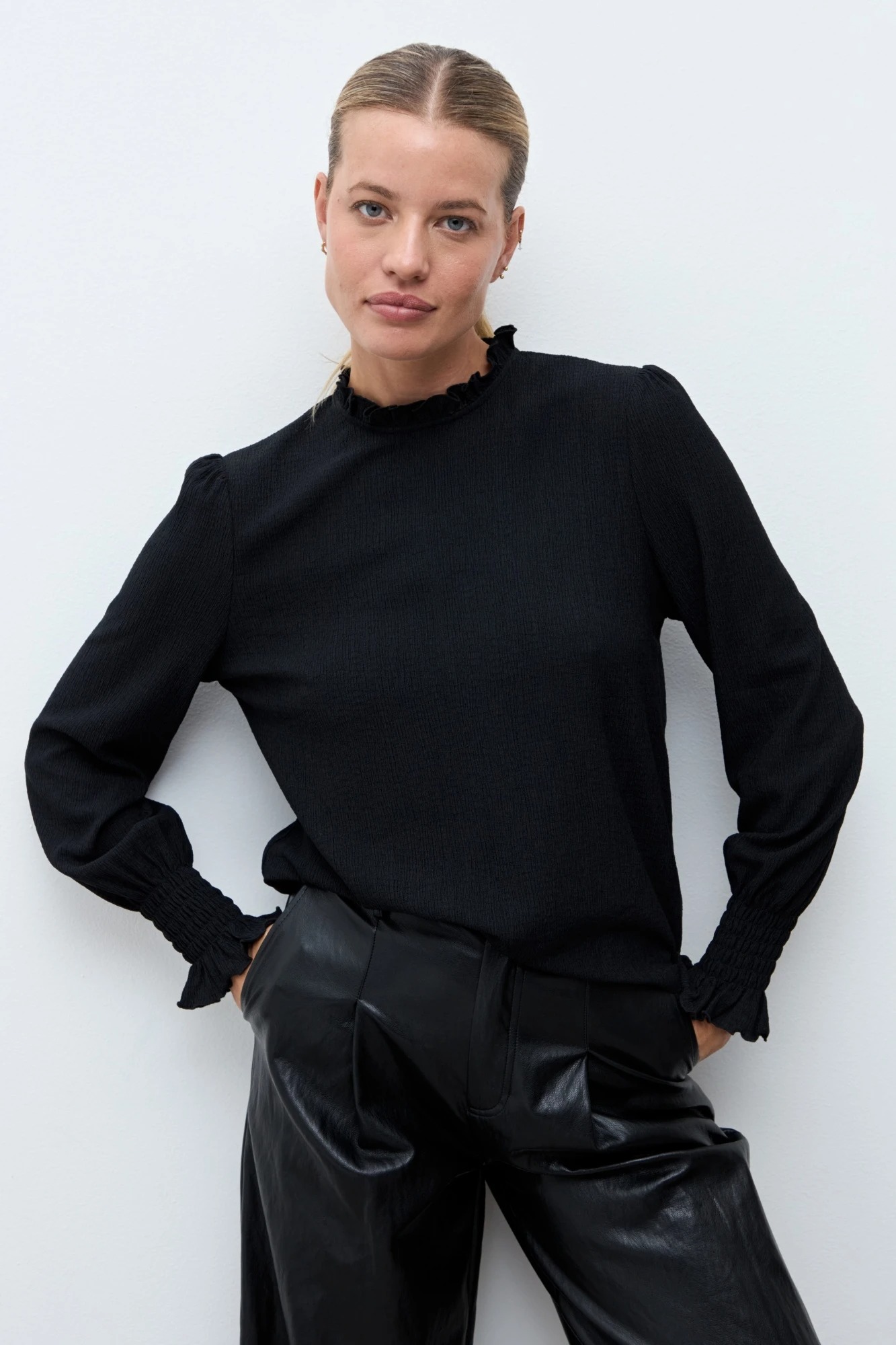 Blusa romántica puño punto smock - negro 6