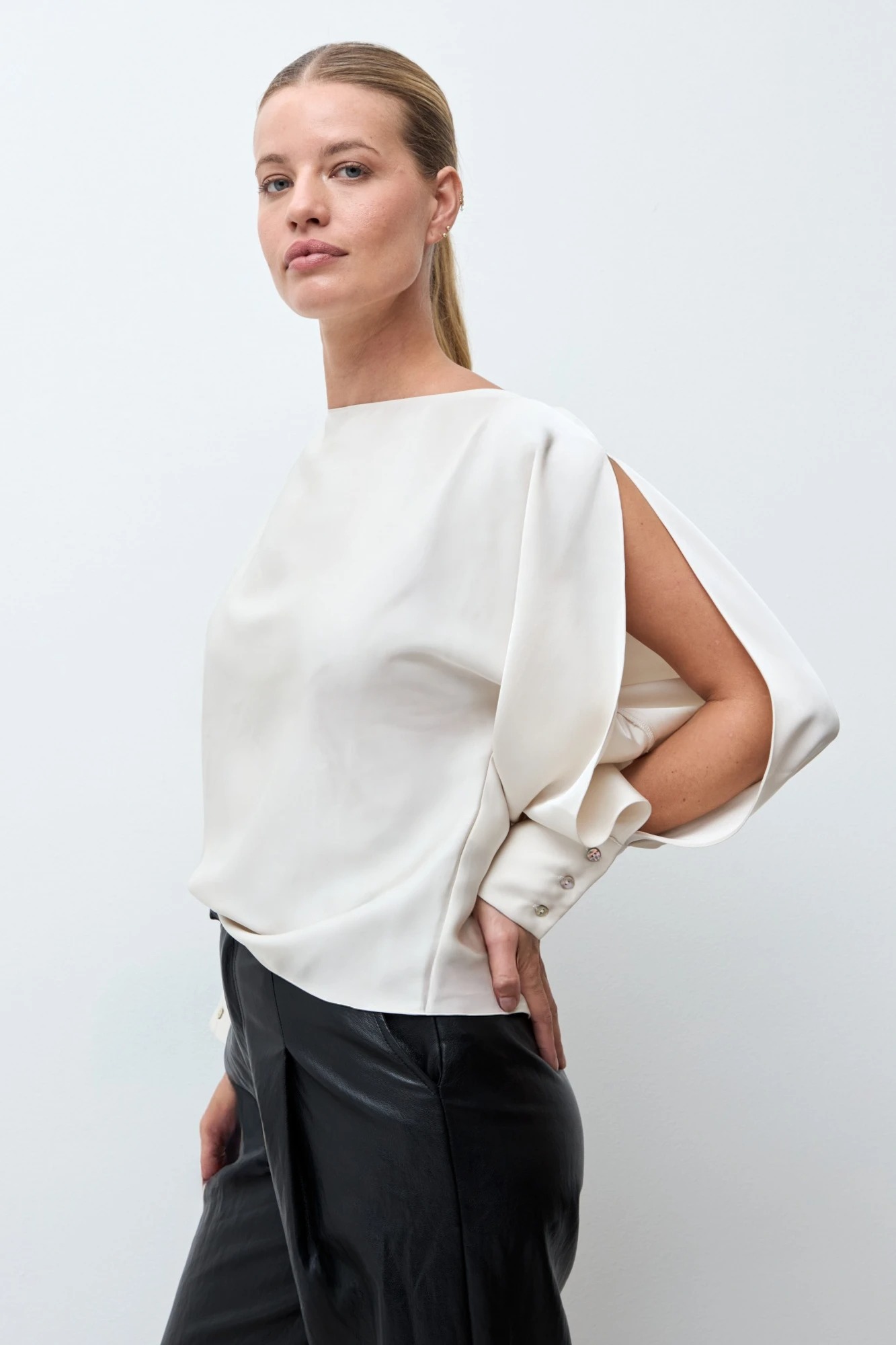 Blusa satén - crudo 2