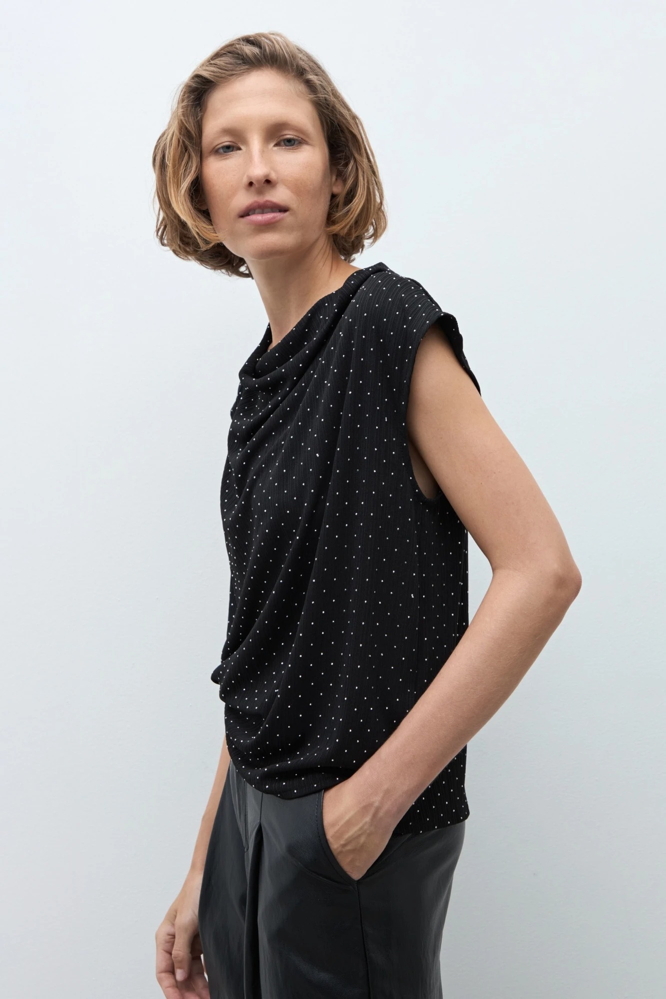 Blusa con brillos - negro 3