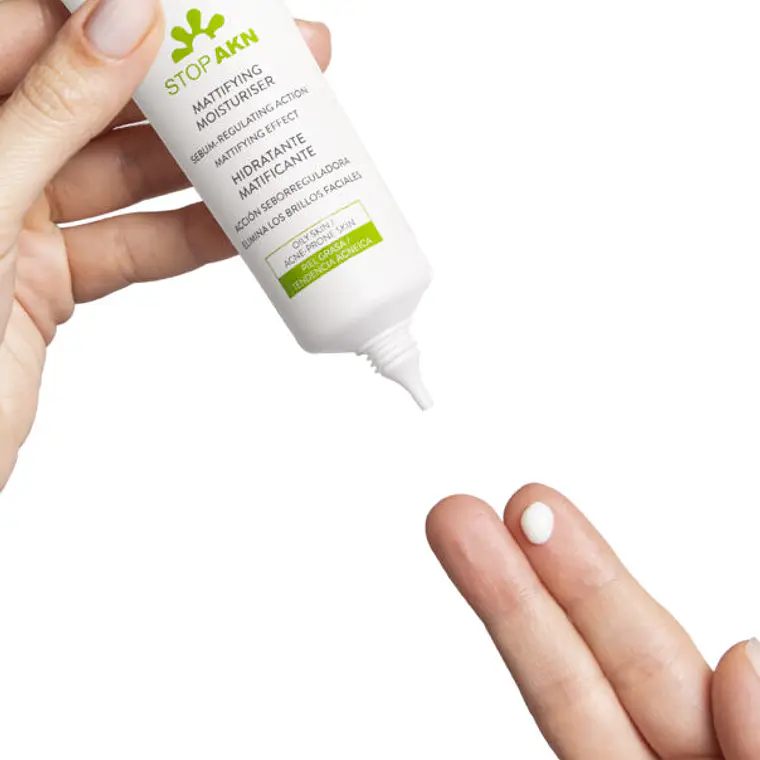 STOP AKN HIDRATANTE MATIFICANTE 50ml 2
