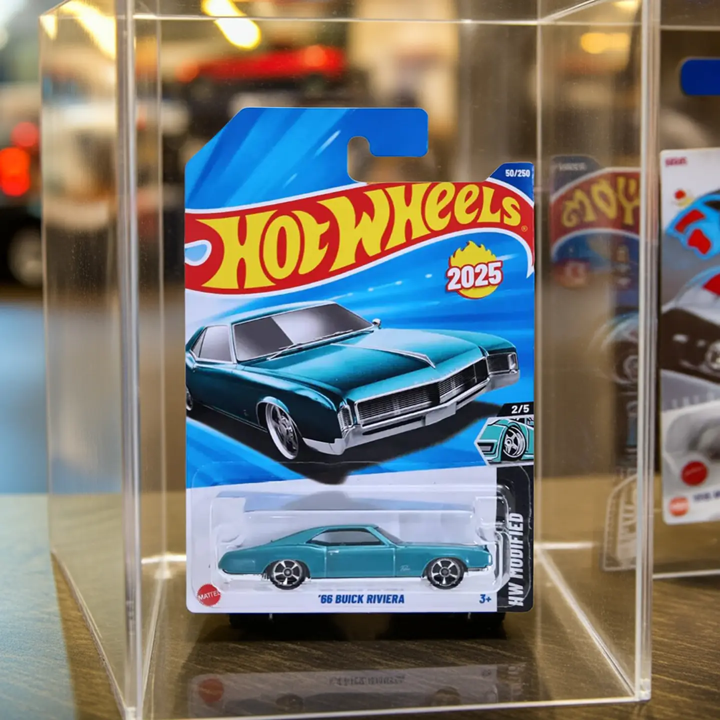 Hot Wheels - 66 Buick Riviera - Modified 2/5 2
