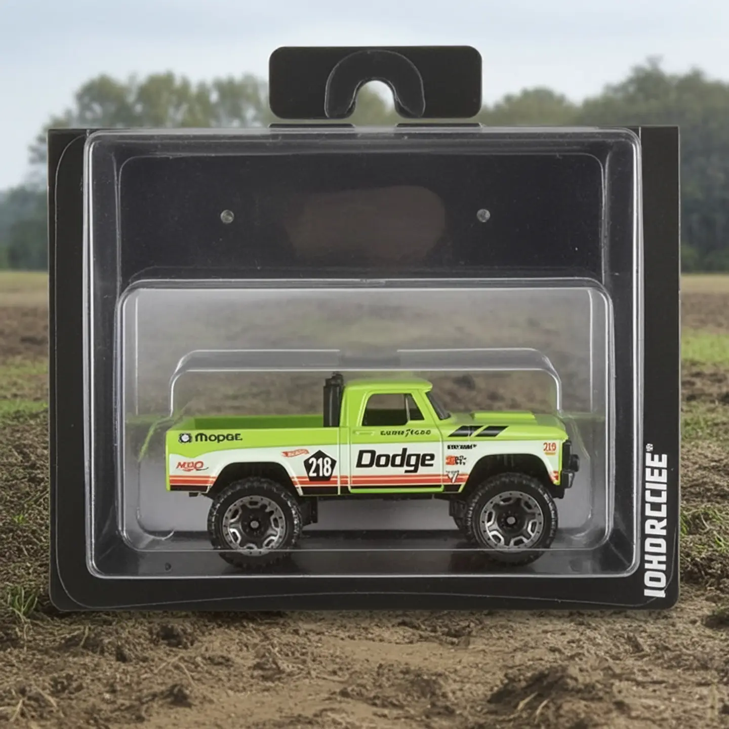 Hot Wheels - 70 Dodge Power Wagon - Dirt 2/10 3