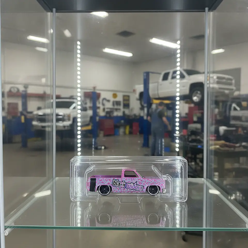Hot Wheels - 83 Chevy Silverado - Truckin Along 3/5 - Escala 1:64 3