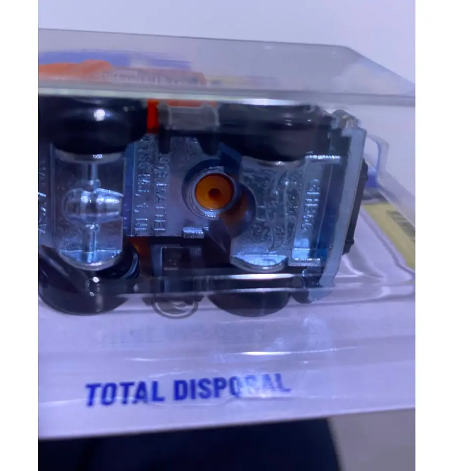 Hot Wheels - Total Disposal - TREASURE HUNT - HW Heavyweights 5/5 - Escala 1:64 Coleccionable - TH 2