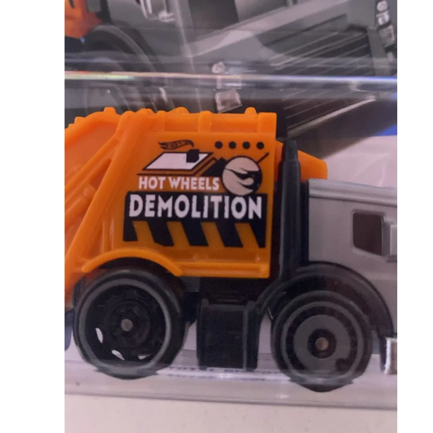 Hot Wheels - Total Disposal - TREASURE HUNT - HW Heavyweights 5/5 - Escala 1:64 Coleccionable - TH 3