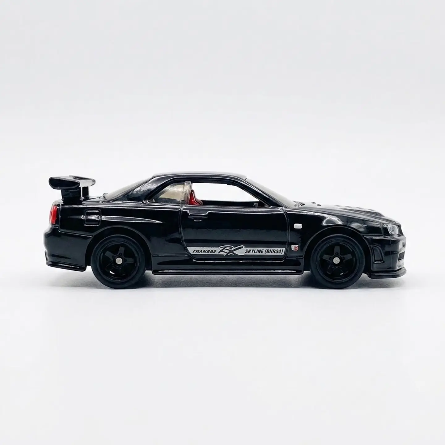 Hot Wheels - Nissan Skyline GT-R (BNR34) Negro - HW J Imports 10/10 - Escala 1:64 3