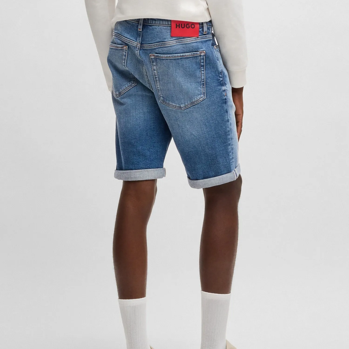 SHORTS TAPERED FIT EN CÓMODO DENIM ELÁSTICO AZUL HOMBRE 2