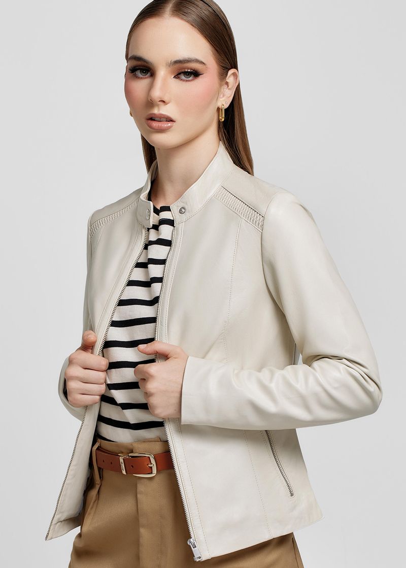 CASACA CON DETALLE EN LOS HOMBROS 1