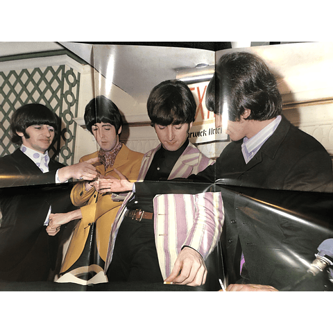 Beatles – From Liverpool (Ed Japón, BOX 8xLPs + Poster + 2 libretos)