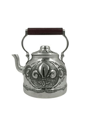 Tetera Cincelada Diseño de Flor de Lis 750 CC