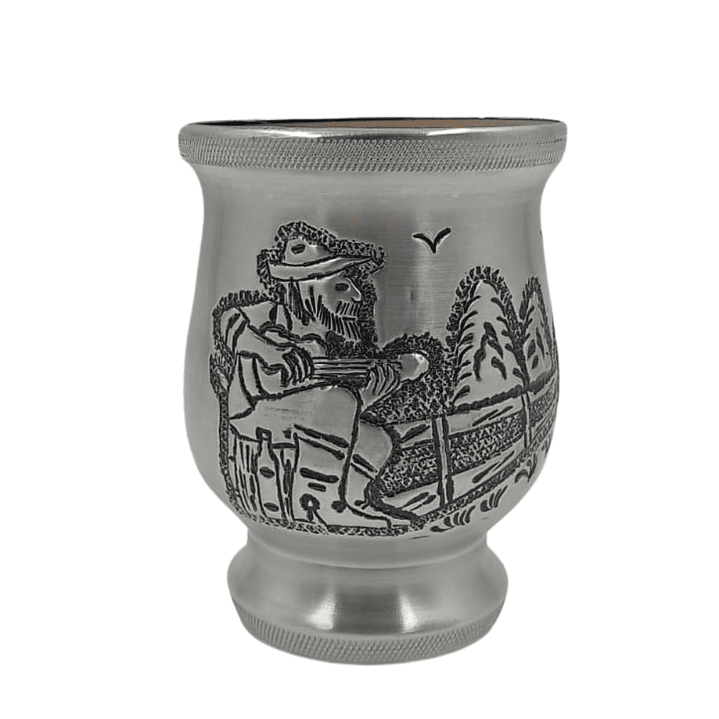 Mate de Algarrobo Forrado Cincelado con Diseño de Gaucho  1