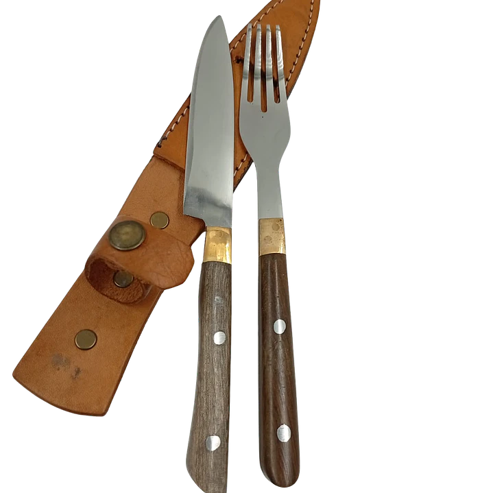 Set de Asado de Cuchillo y Tenedor con Vaina de Cuero 1