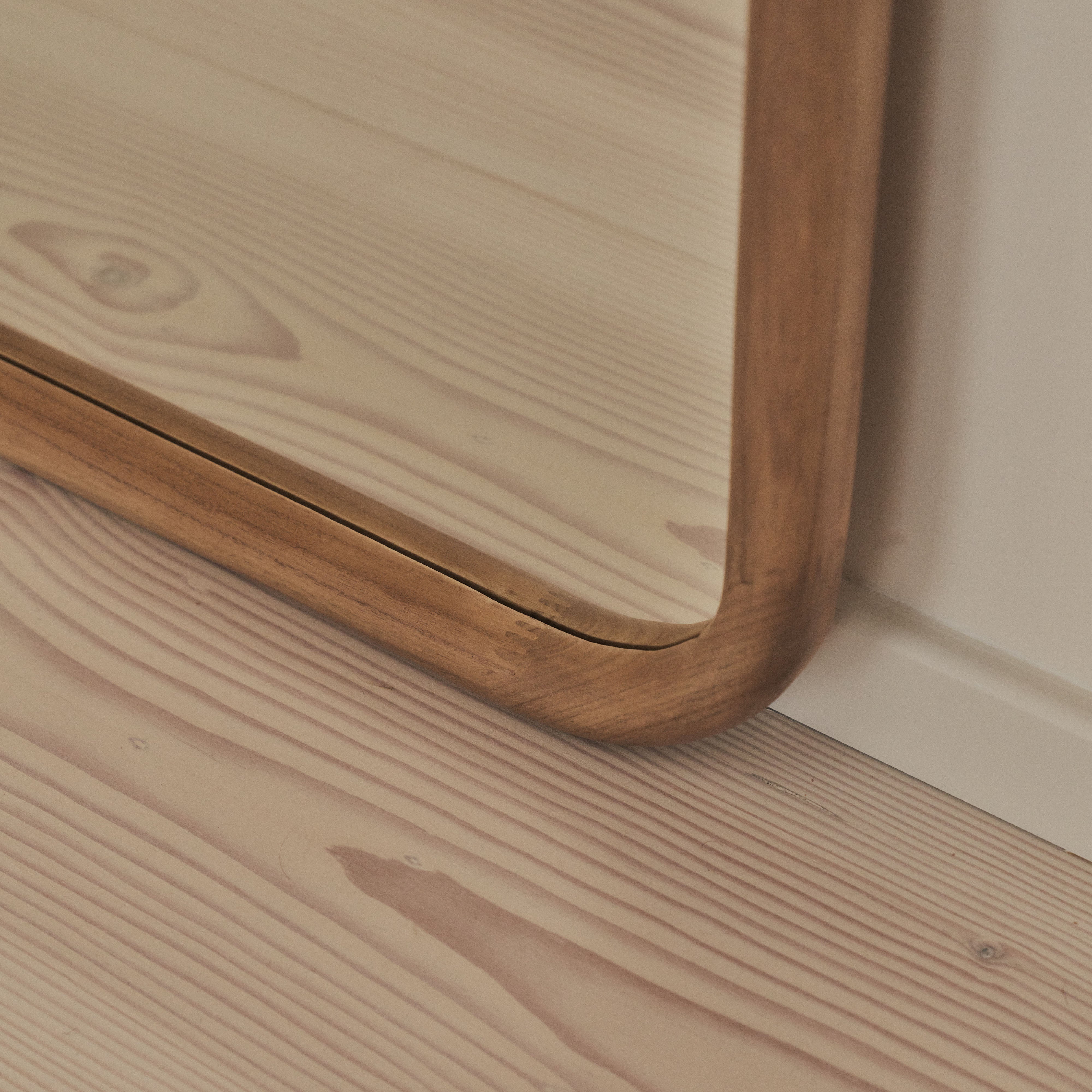 Milene – Espejo arqueado extra grande de madera cálida, de suelo a techo, 190 cm x 100 cm 3