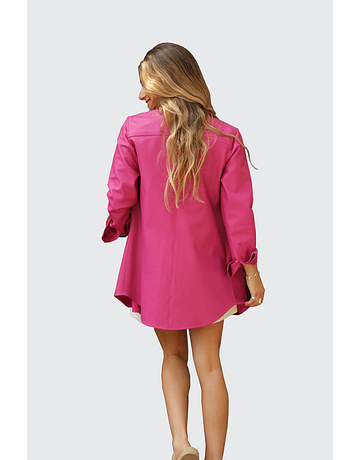 CAMISERA DE CUERO JIMENA LARGA FUCSIA