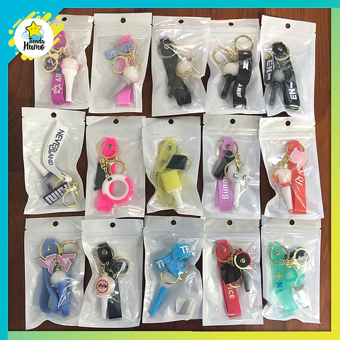 LLAVERO PVC LIGHTSTICK + ACCESORIOS