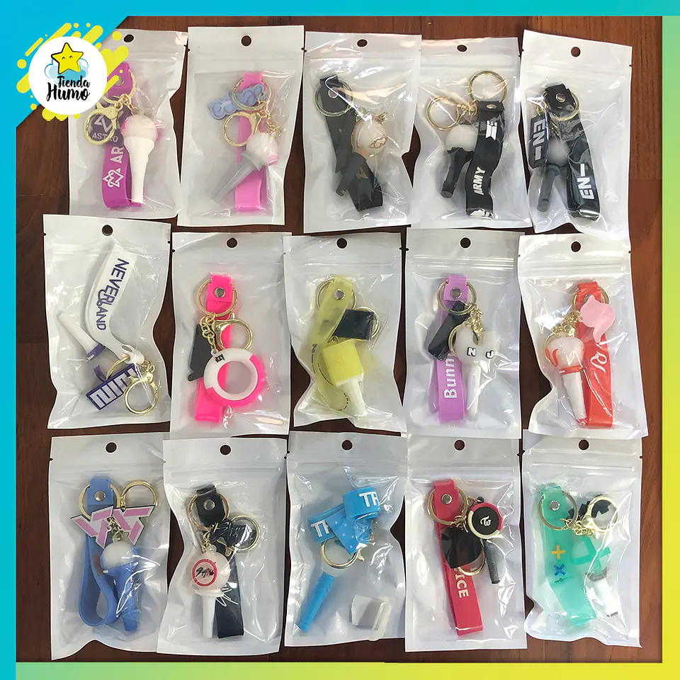 LLAVERO PVC LIGHTSTICK + ACCESORIOS 1