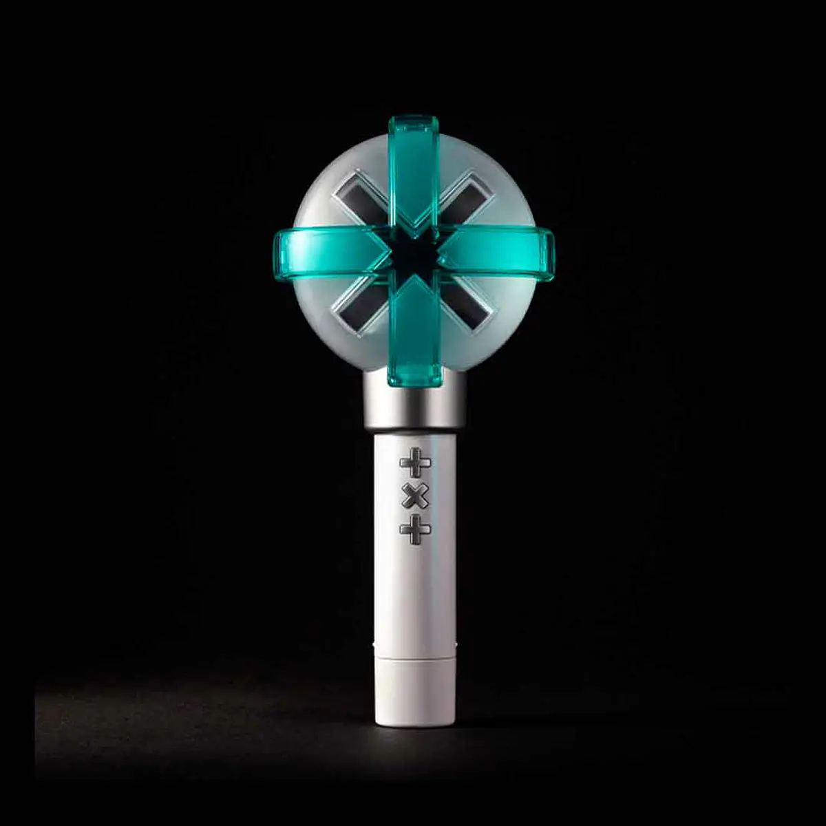 IVE dévoile son lightstick officiel