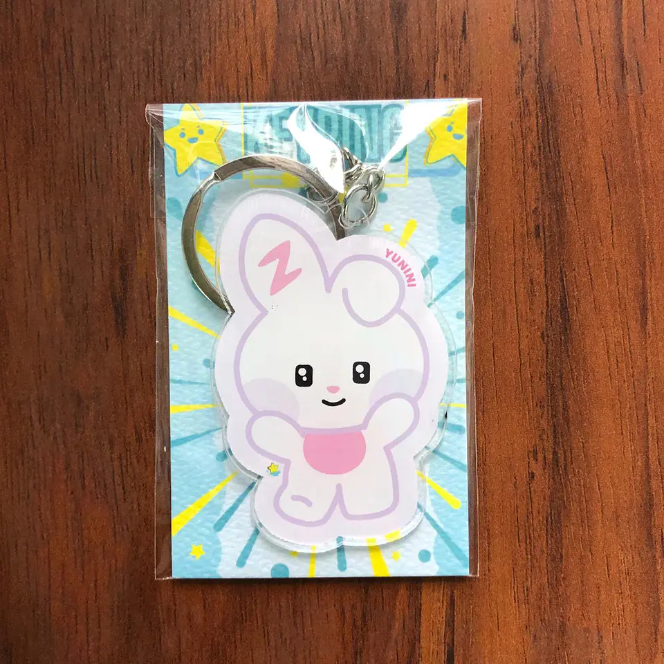 LLAVERO ACRÍLICO ZEROBASEONE (ALTERNATIVOS) 2